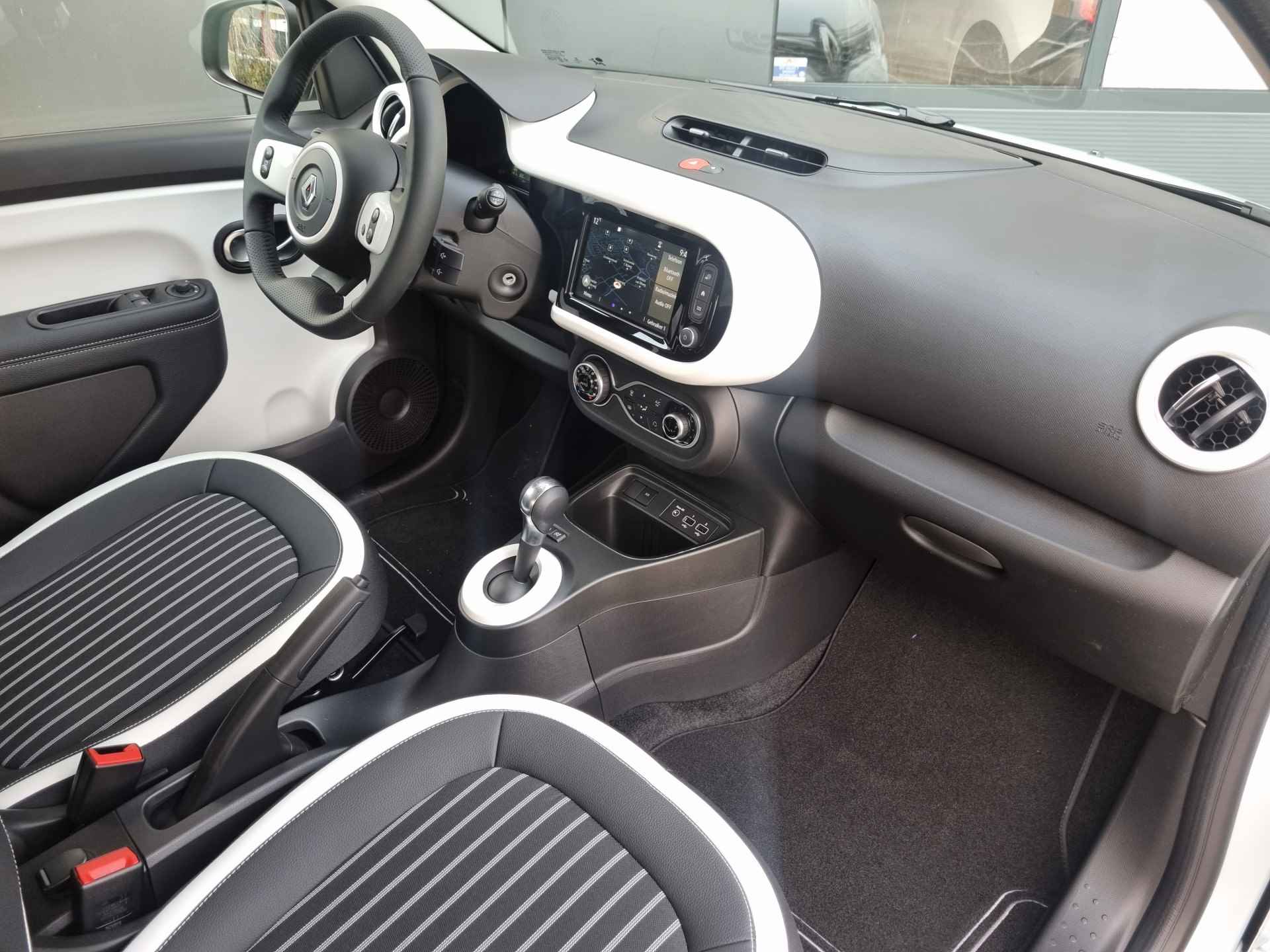 Renault Twingo Z.E. R80 E-Tech Techno 22 kWh | Cruise | ECC | LM velgen | Navigatie | € 2.000 SEPP Subsidie! | incl. Bovag rijklaarpakket met 12 maanden garantie | - 17/35