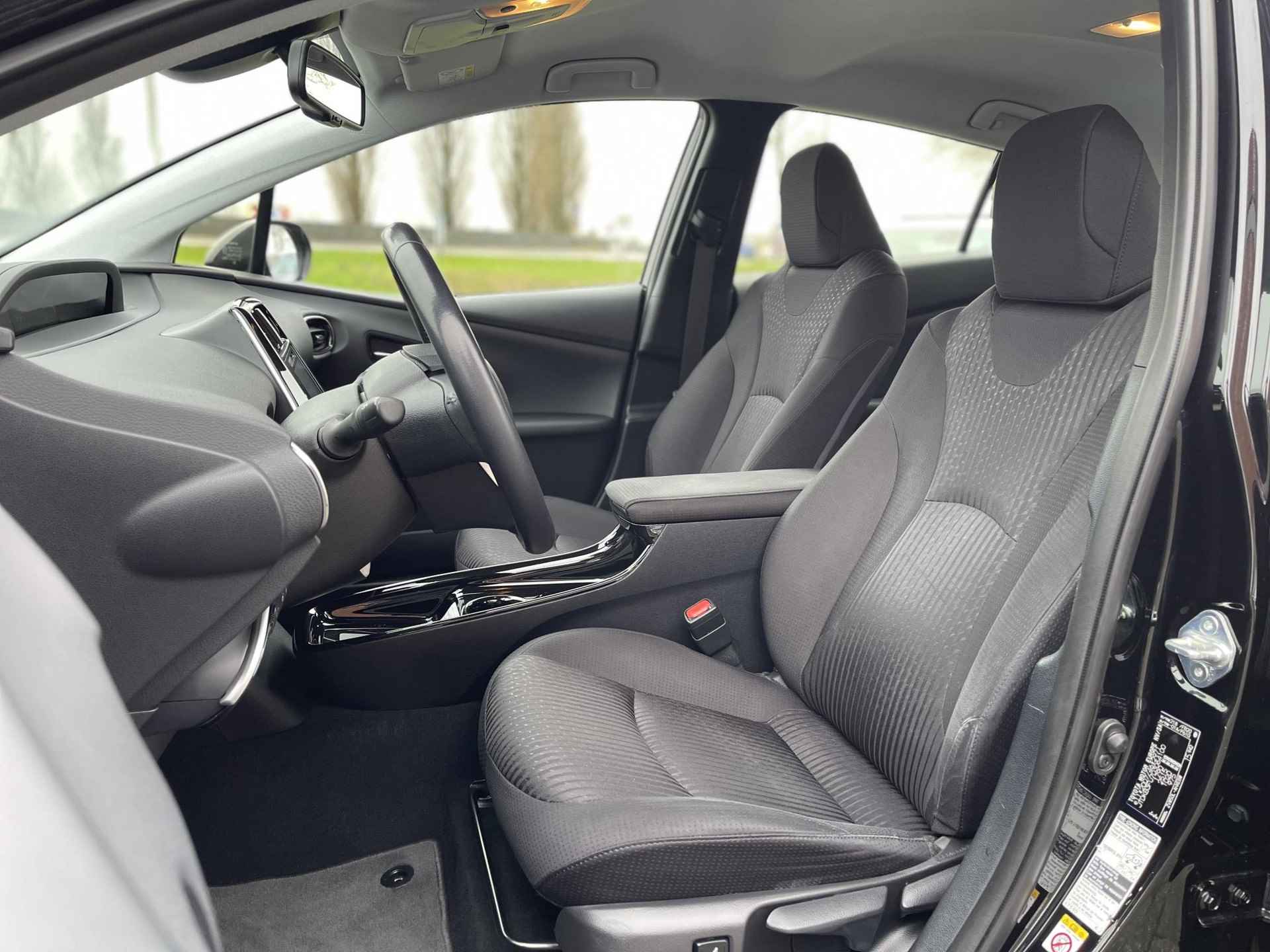 Toyota Prius 1.8 Executive | Trekhaak | Navigatie | Head-Up Display | Camera | Apple Carplay/Android Auto | Adapt. Cruise Control | Stoelverwarming | Rijklaarprijs! - 9/35