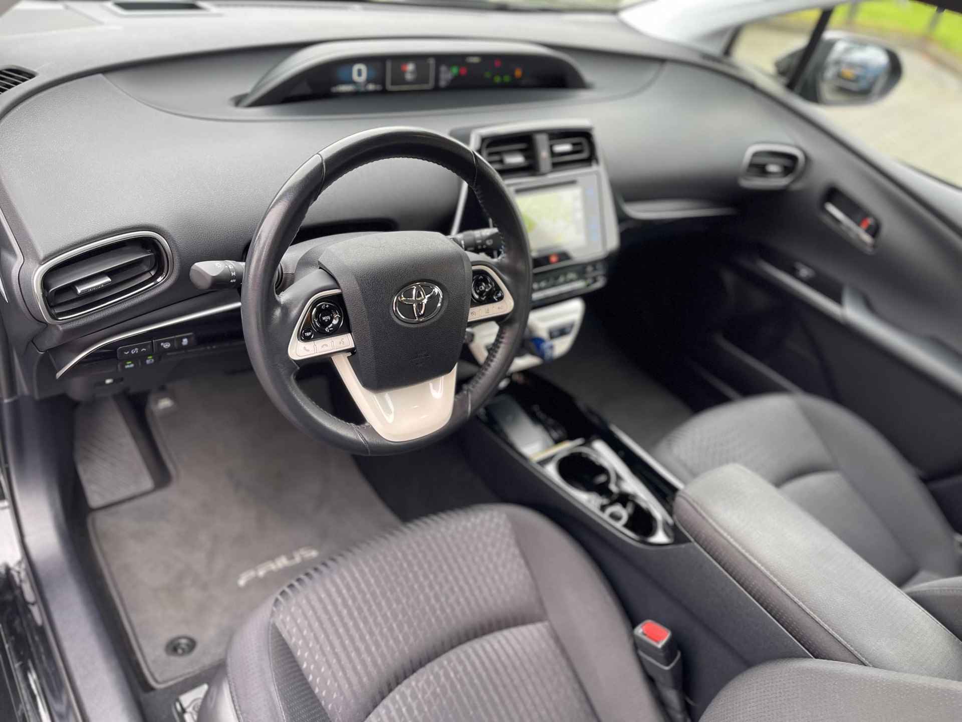 Toyota Prius 1.8 Executive | Trekhaak | Navigatie | Head-Up Display | Camera | Apple Carplay/Android Auto | Adapt. Cruise Control | Stoelverwarming | Rijklaarprijs! - 10/35