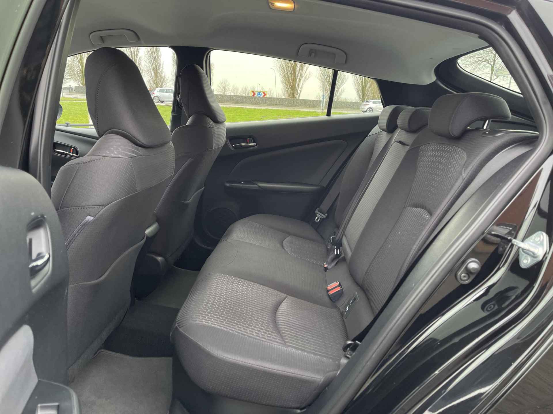 Toyota Prius 1.8 Executive | Trekhaak | Navigatie | Head-Up Display | Camera | Apple Carplay/Android Auto | Adapt. Cruise Control | Stoelverwarming | Rijklaarprijs! - 12/35