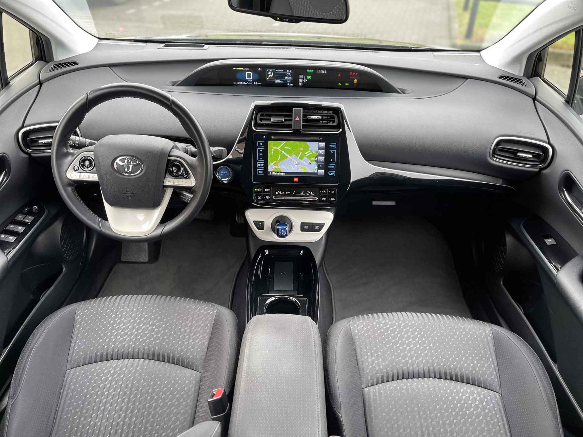 Toyota Prius 1.8 Executive | Trekhaak | Navigatie | Head-Up Display | Camera | Apple Carplay/Android Auto | Adapt. Cruise Control | Stoelverwarming | Rijklaarprijs! - 13/35