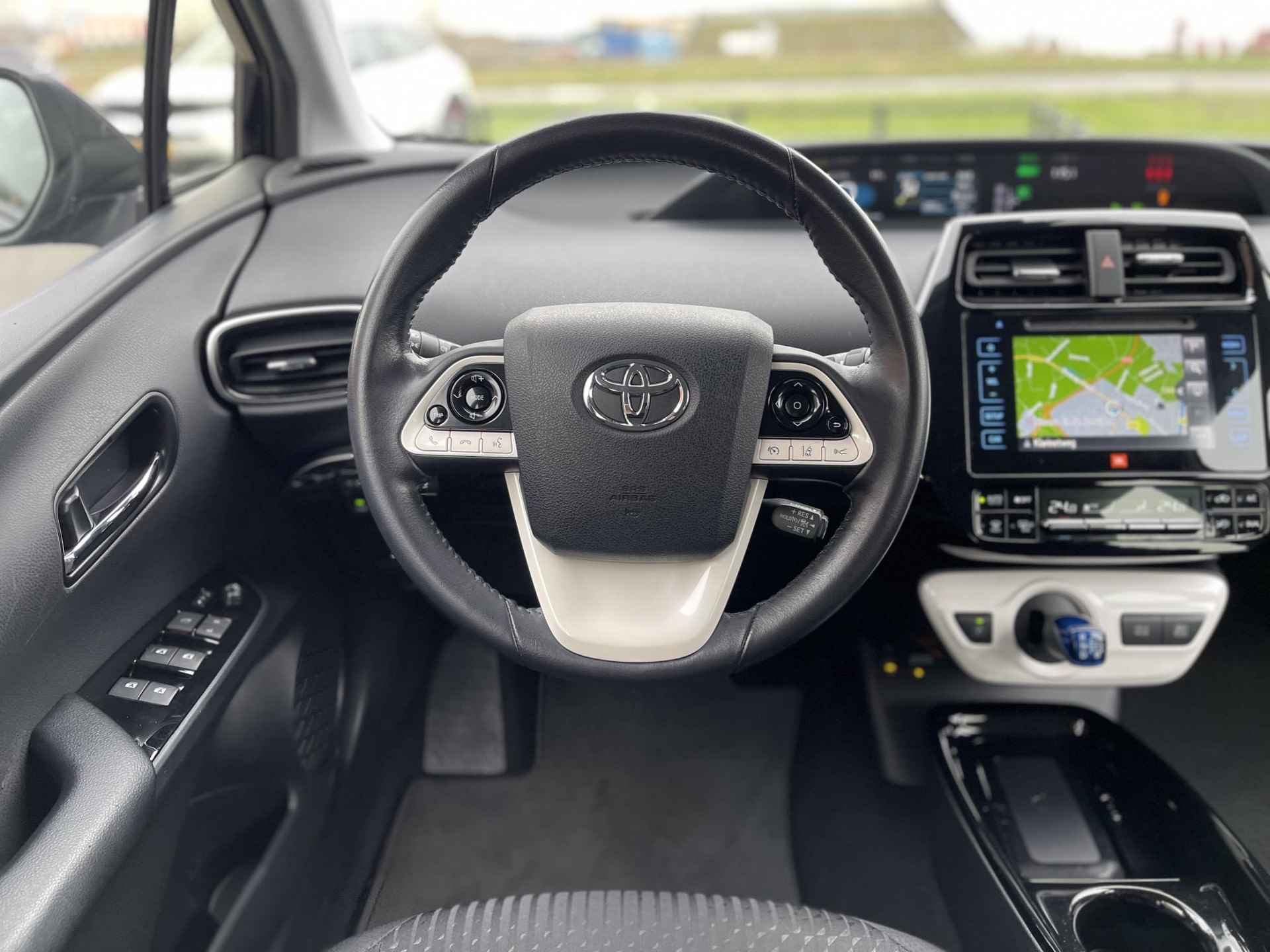 Toyota Prius 1.8 Executive | Trekhaak | Navigatie | Head-Up Display | Camera | Apple Carplay/Android Auto | Adapt. Cruise Control | Stoelverwarming | Rijklaarprijs! - 14/35