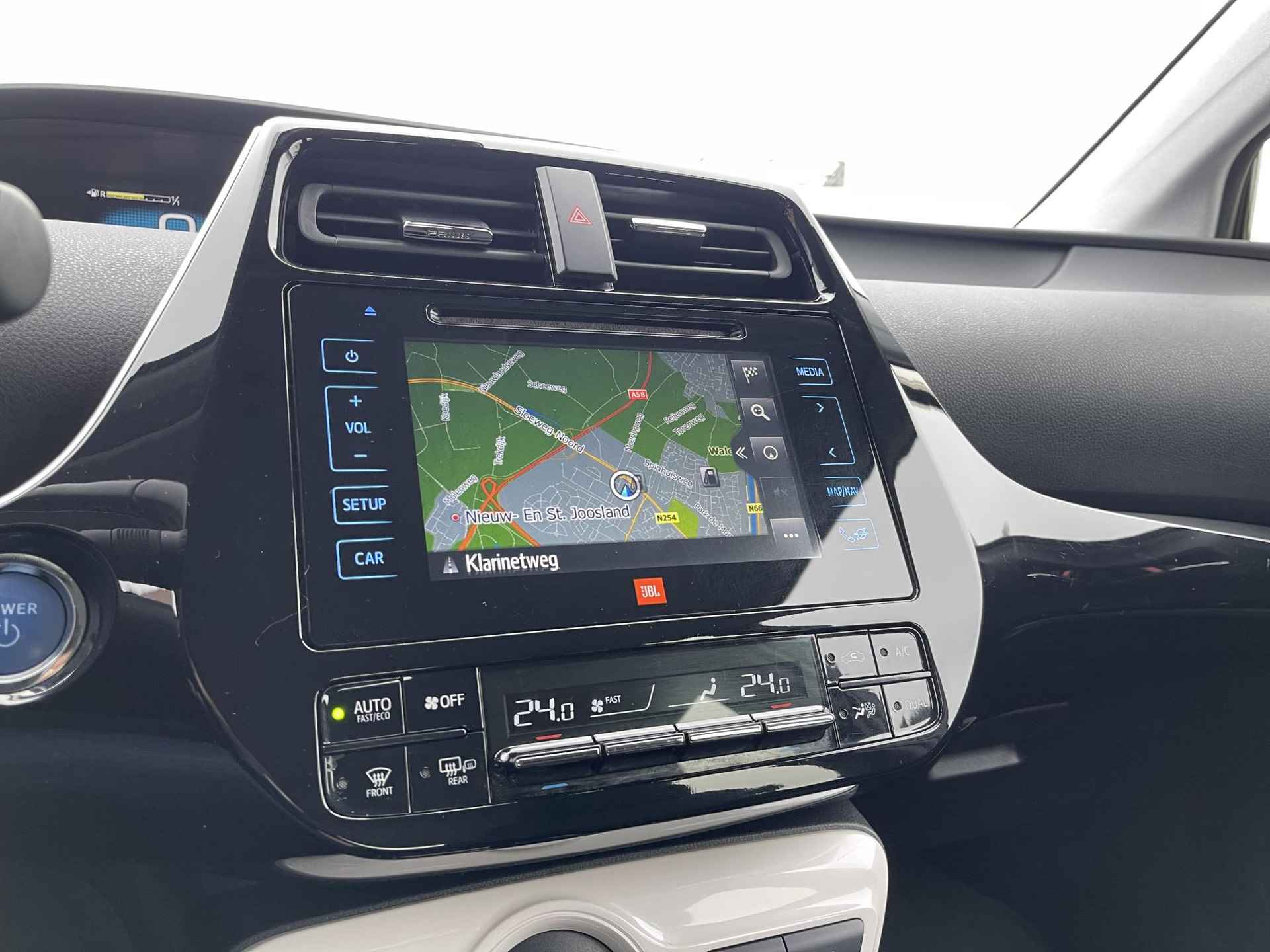 Toyota Prius 1.8 Executive | Trekhaak | Navigatie | Head-Up Display | Camera | Apple Carplay/Android Auto | Adapt. Cruise Control | Stoelverwarming | Rijklaarprijs! - 16/35