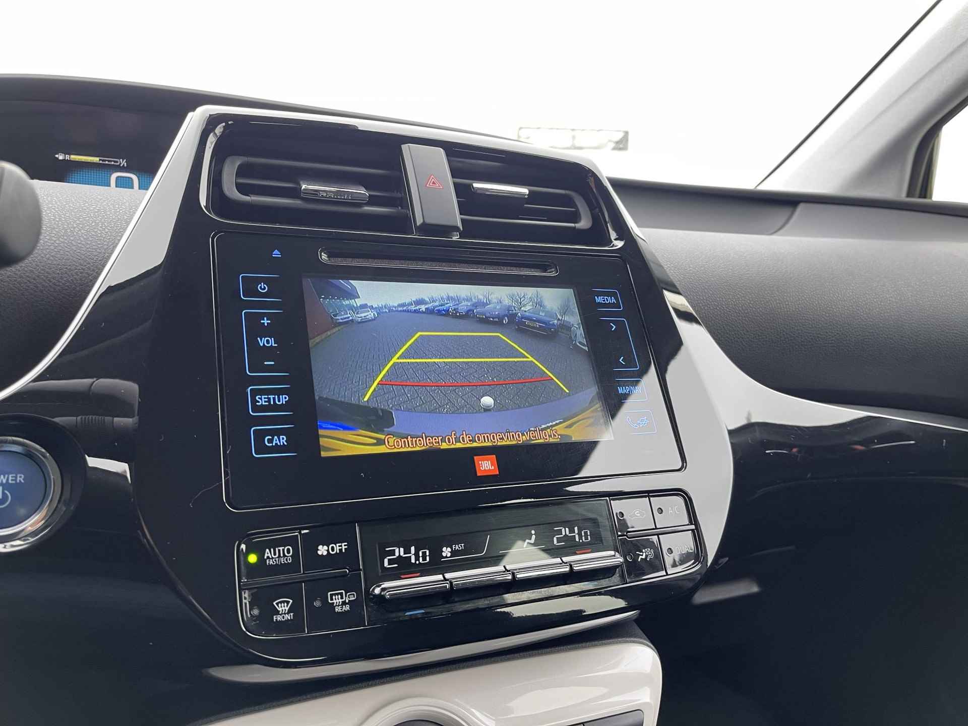 Toyota Prius 1.8 Executive | Trekhaak | Navigatie | Head-Up Display | Camera | Apple Carplay/Android Auto | Adapt. Cruise Control | Stoelverwarming | Rijklaarprijs! - 17/35