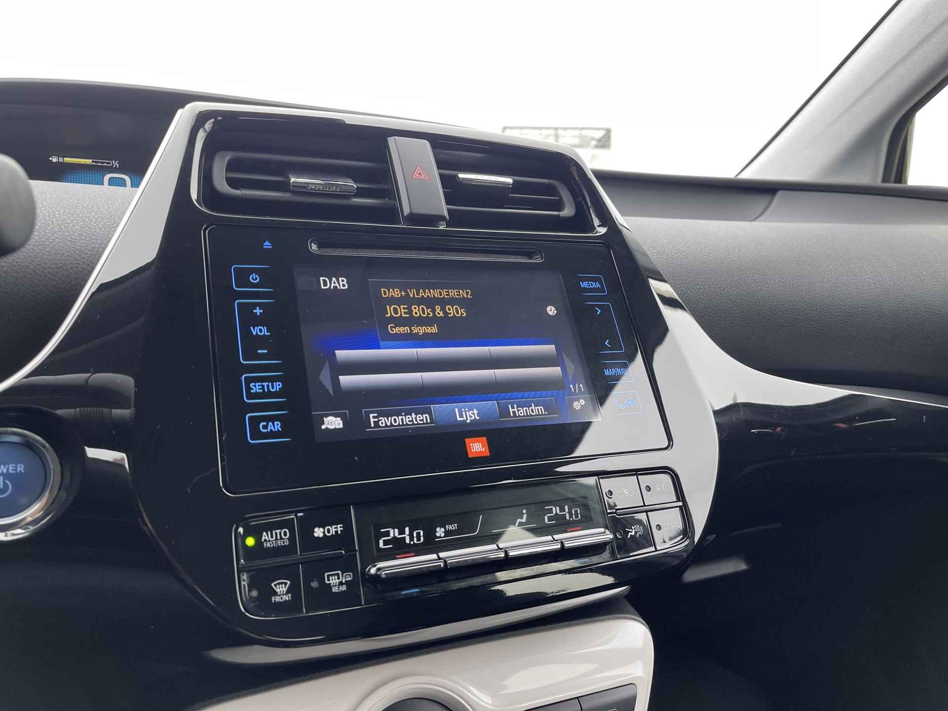 Toyota Prius 1.8 Executive | Trekhaak | Navigatie | Head-Up Display | Camera | Apple Carplay/Android Auto | Adapt. Cruise Control | Stoelverwarming | Rijklaarprijs! - 18/35