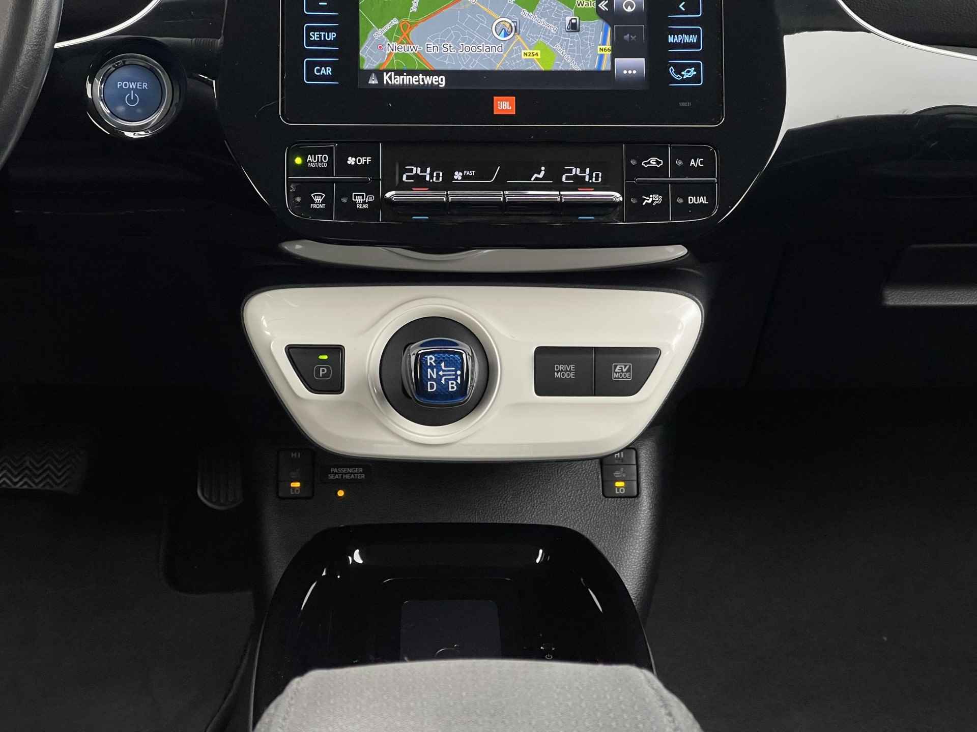 Toyota Prius 1.8 Executive | Trekhaak | Navigatie | Head-Up Display | Camera | Apple Carplay/Android Auto | Adapt. Cruise Control | Stoelverwarming | Rijklaarprijs! - 21/35