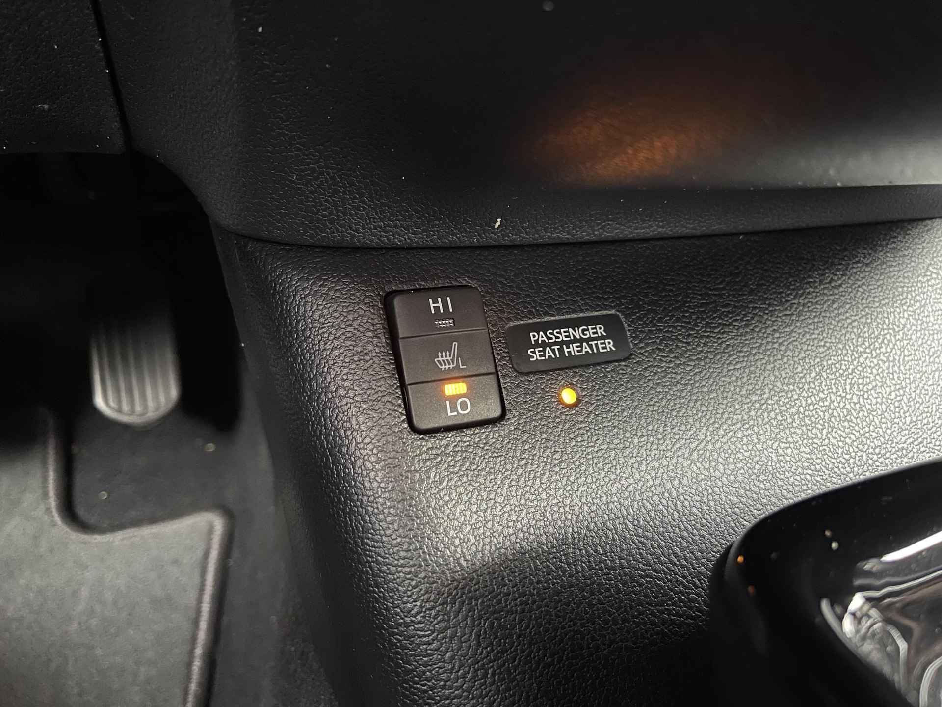 Toyota Prius 1.8 Executive | Trekhaak | Navigatie | Head-Up Display | Camera | Apple Carplay/Android Auto | Adapt. Cruise Control | Stoelverwarming | Rijklaarprijs! - 26/35