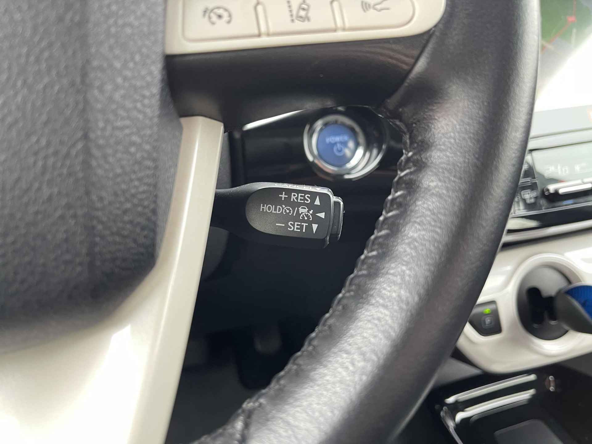Toyota Prius 1.8 Executive | Trekhaak | Navigatie | Head-Up Display | Camera | Apple Carplay/Android Auto | Adapt. Cruise Control | Stoelverwarming | Rijklaarprijs! - 32/35
