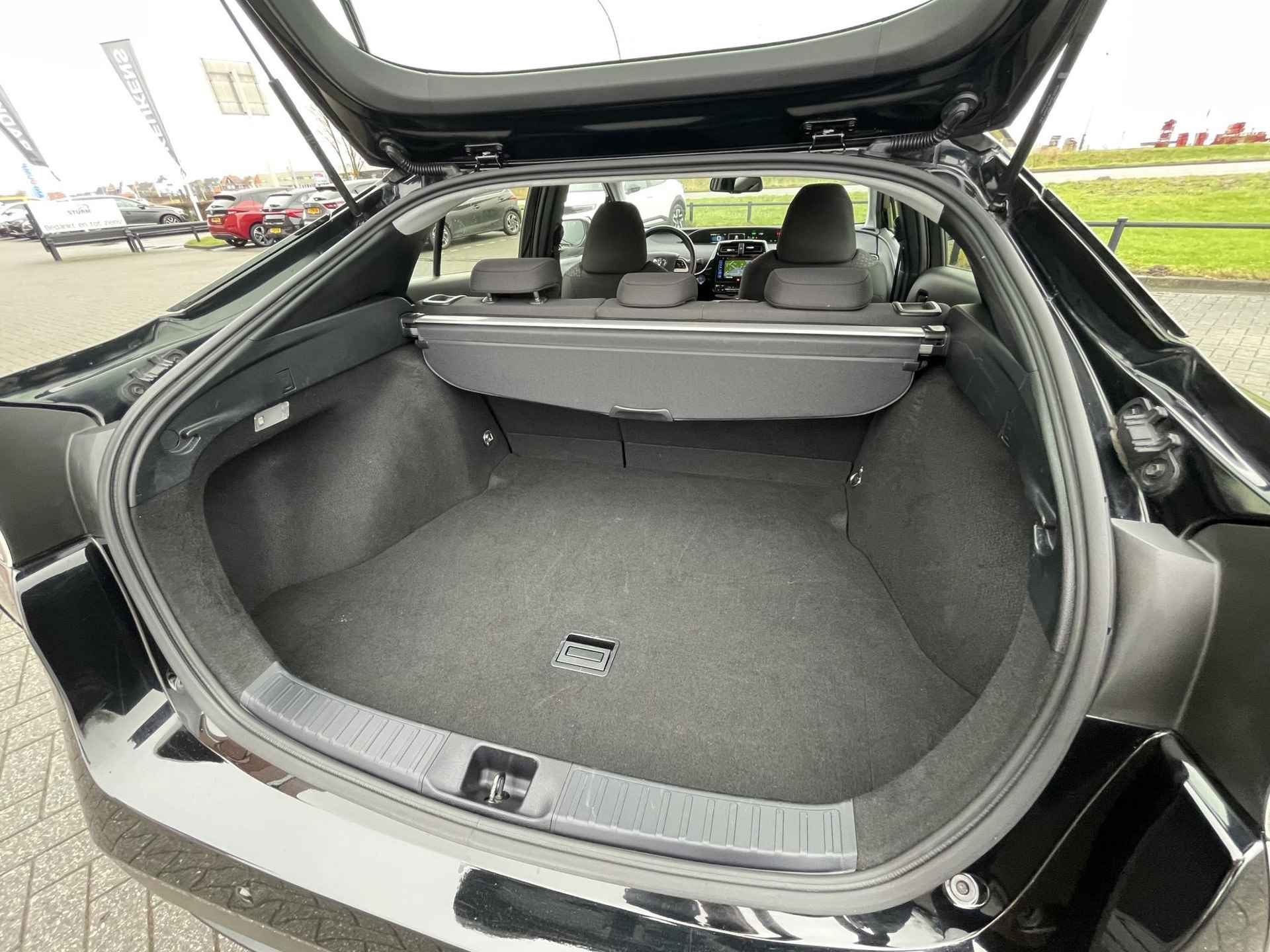 Toyota Prius 1.8 Executive | Trekhaak | Navigatie | Head-Up Display | Camera | Apple Carplay/Android Auto | Adapt. Cruise Control | Stoelverwarming | Rijklaarprijs! - 33/35