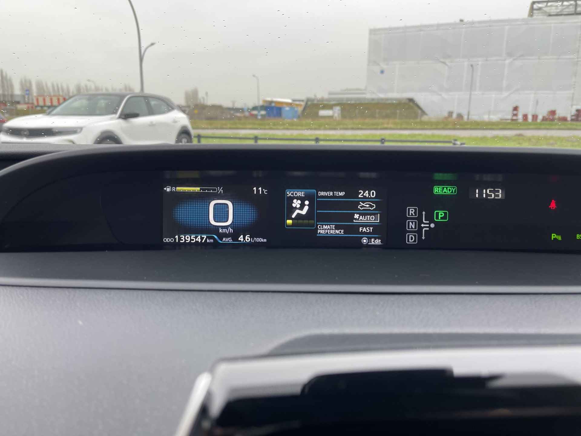 Toyota Prius 1.8 Executive | Trekhaak | Navigatie | Head-Up Display | Camera | Apple Carplay/Android Auto | Adapt. Cruise Control | Stoelverwarming | Rijklaarprijs! - 34/35
