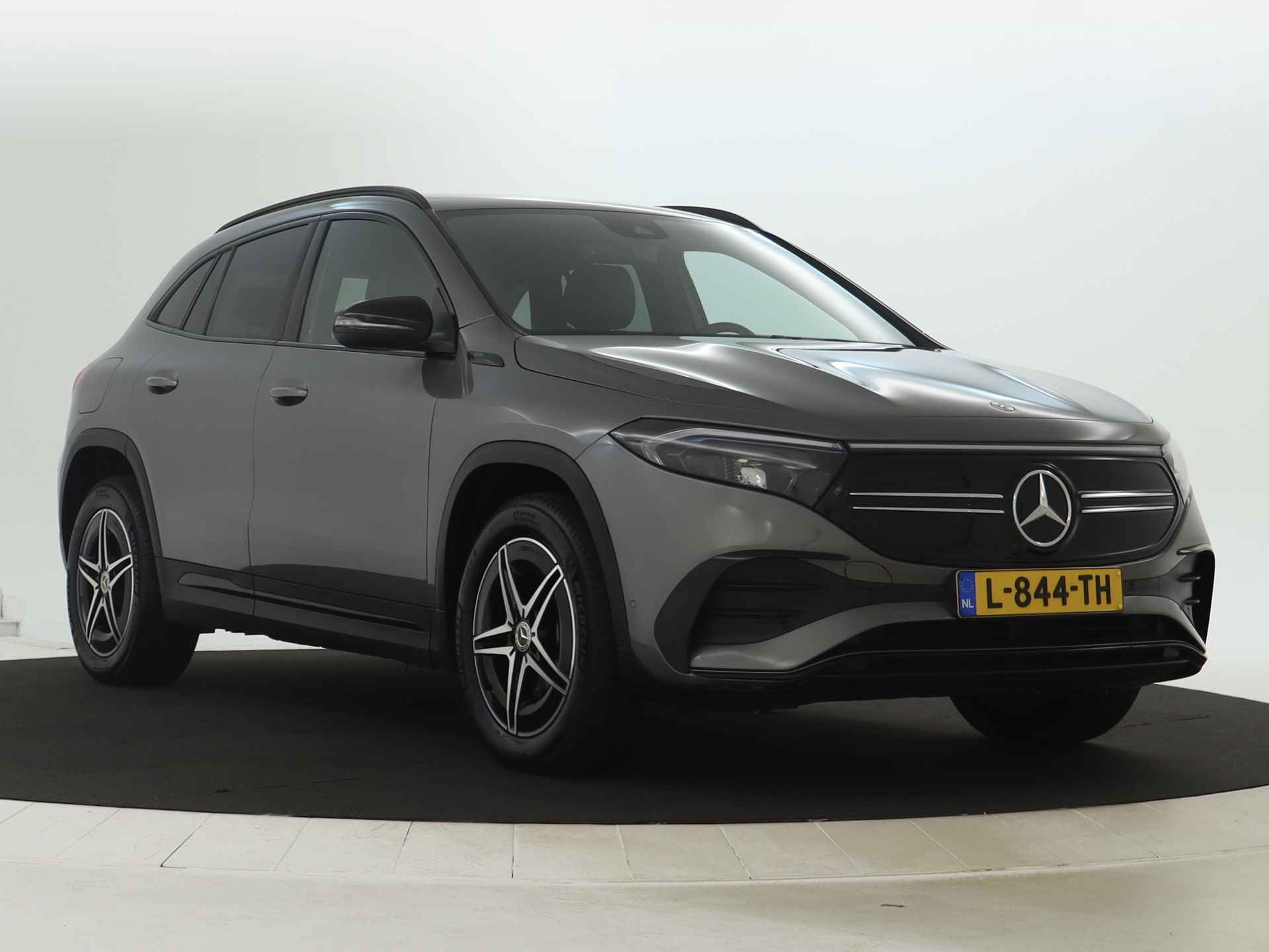 Mercedes-Benz EQA 250 Business Solution AMG 67 kWh | AMG Styling | Night Pakket | Sfeerverlichting | Inclusief 48 maanden MB Certified garantie voor Europa. - 4/43