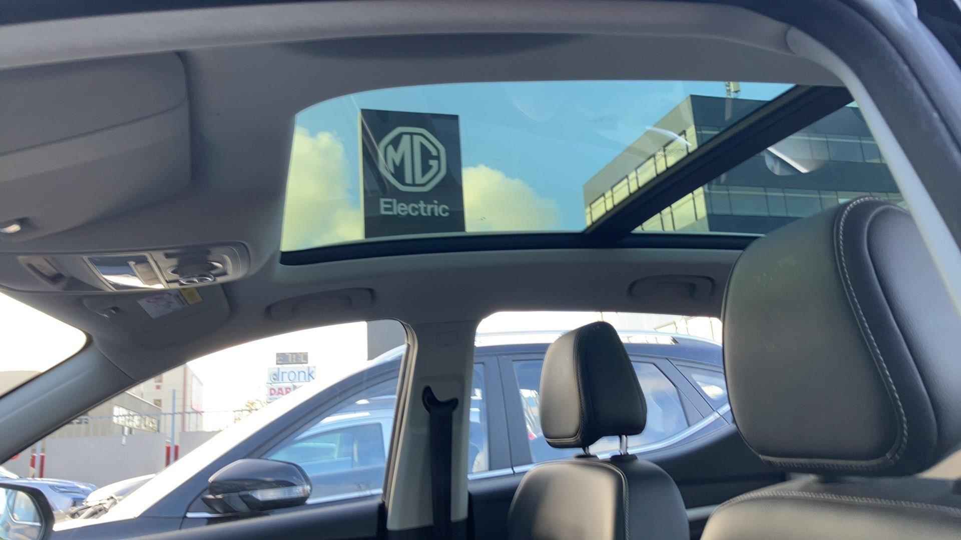 MG ZS EV Luxury | Panoramadak | Leder | Navi | Apple CarPlay | Camera | - 8/9