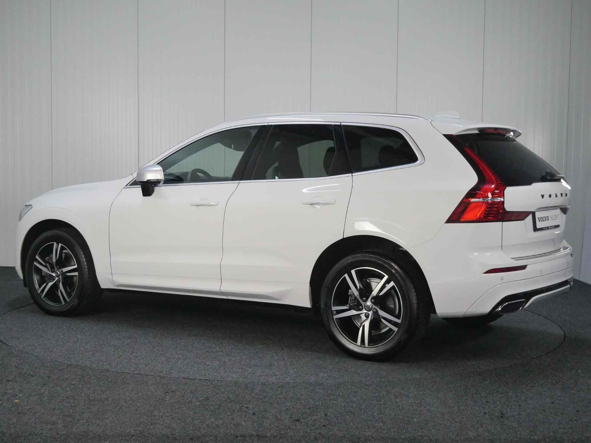 Volvo XC60 T5 AUT8 250PK R-Design, Dodehoek detectie, Parkeersensor voor, Elektrisch bedienbare achterklep, Trekhaak uitklapbaar, Rijstrooksensor met correctie - 3/44