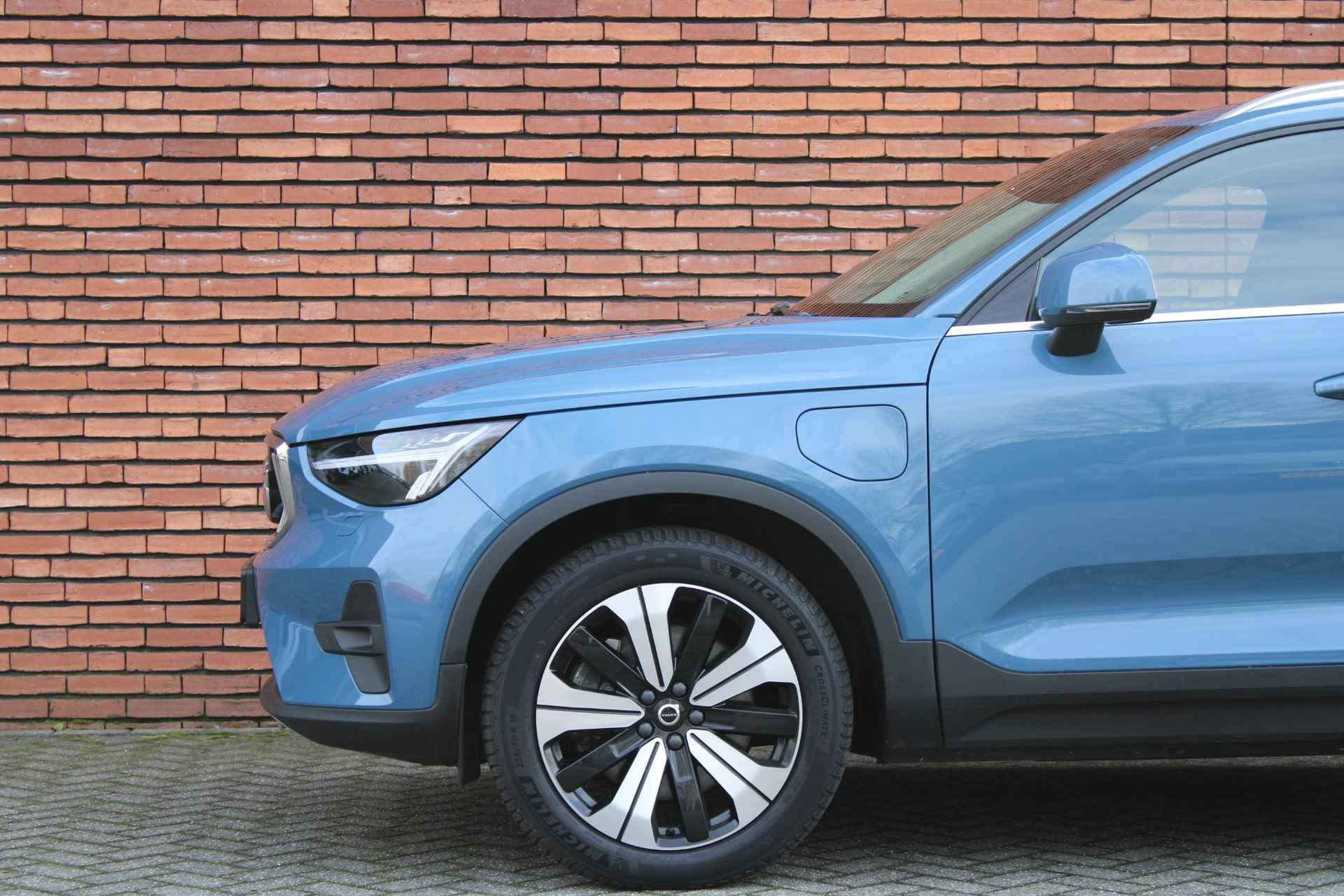 Volvo XC40 T5 AUT7 262PK Ultimate Bright, All-Season Banden, Standkachel, Panoramadak, Parkeercamera, Lederen Bekleding, Elektrisch Verstelbare Voorstoelen, Harman Kardon Audiosysteem, Navigatie, Elektrisch Verwarmbare Voorstoelen - 8/18