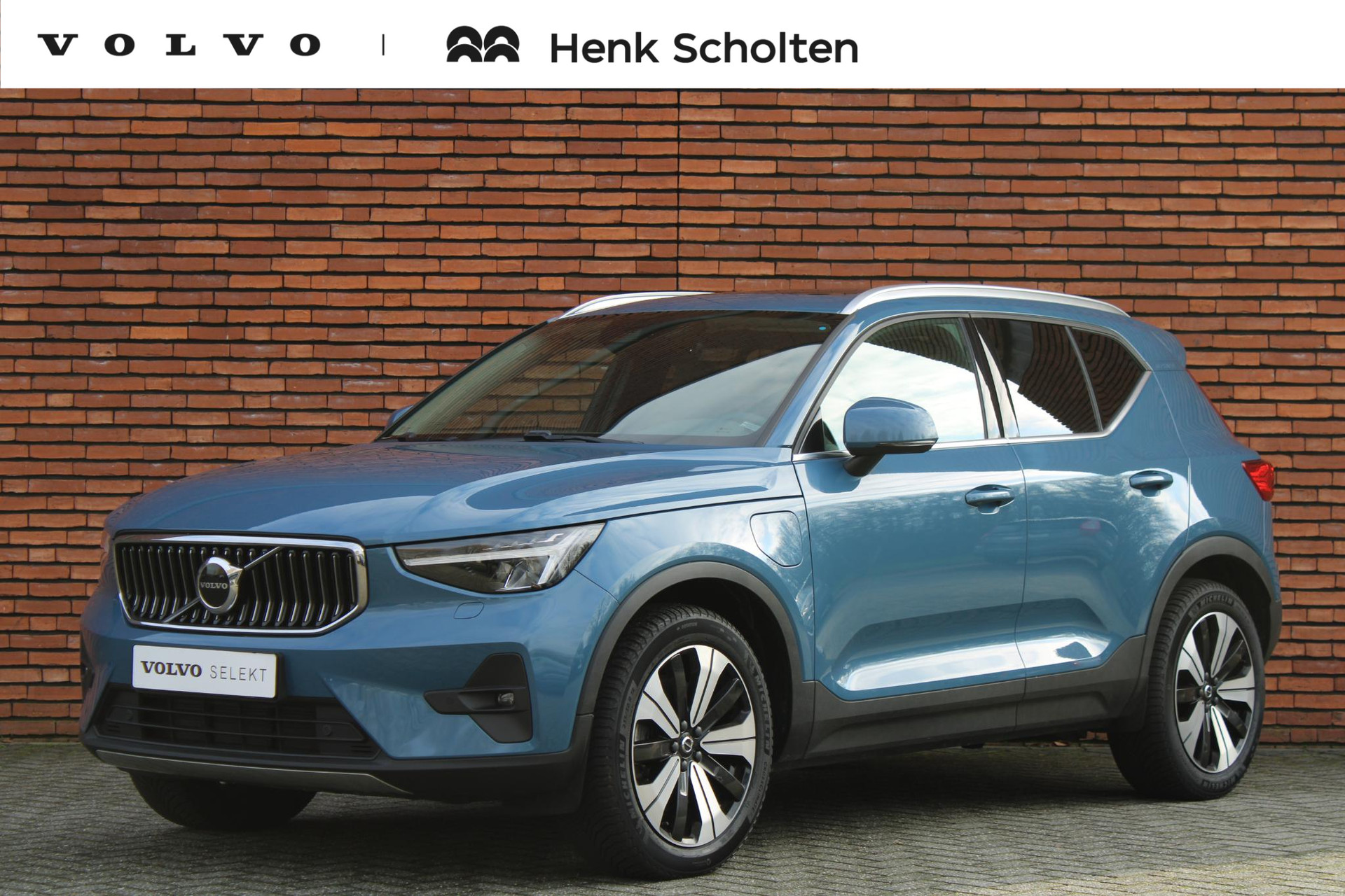 Volvo XC40 T5 AUT7 262PK Ultimate Bright, All-Season Banden, Standkachel, Panoramadak, Parkeercamera, Lederen Bekleding, Elektrisch Verstelbare Voorstoelen, Harman Kardon Audiosysteem, Navigatie, Elektrisch Verwarmbare Voorstoelen