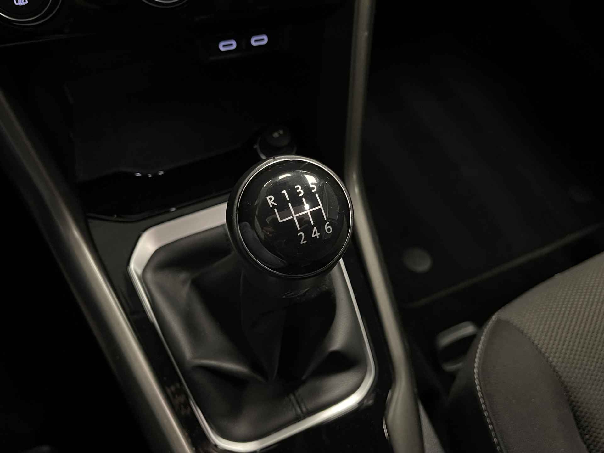 Volkswagen T-Roc 1.0 TSI Style BeatsAudio/Panoramadak/Stoelverwarming - 28/29