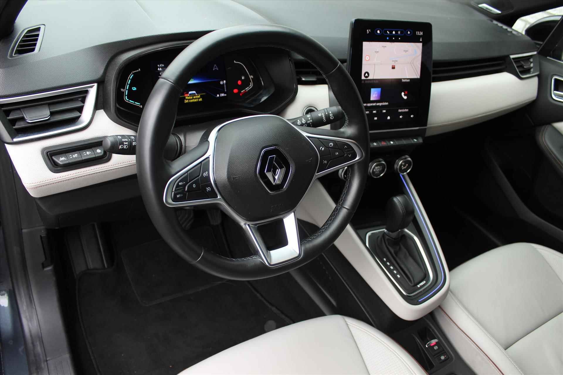 RENAULT Clio 1.6 E-Tech Hybrid 140pk Initiale Paris | Trekhaak | Camera | Carplay | Stoel/Stuurverwarming | Keyless | Cruise | Virtual Cockpit | PDC | Leder - 5/39