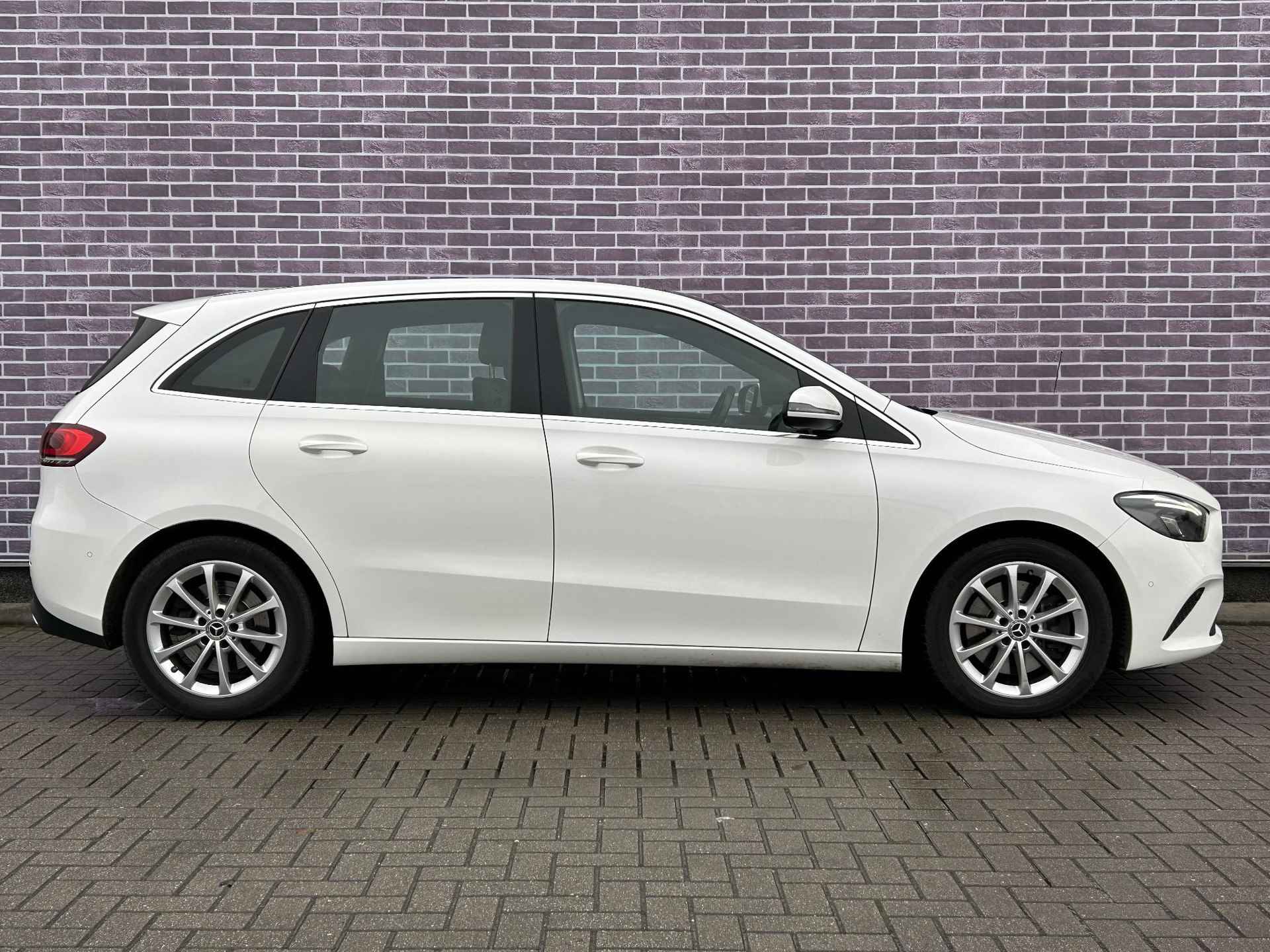 Mercedes-Benz B-klasse 250 Premium | Pano | Leder | Navi | Parkeersensoren | Stoelverwarming | Camera | Cruise Control | Climate Control - 18/44