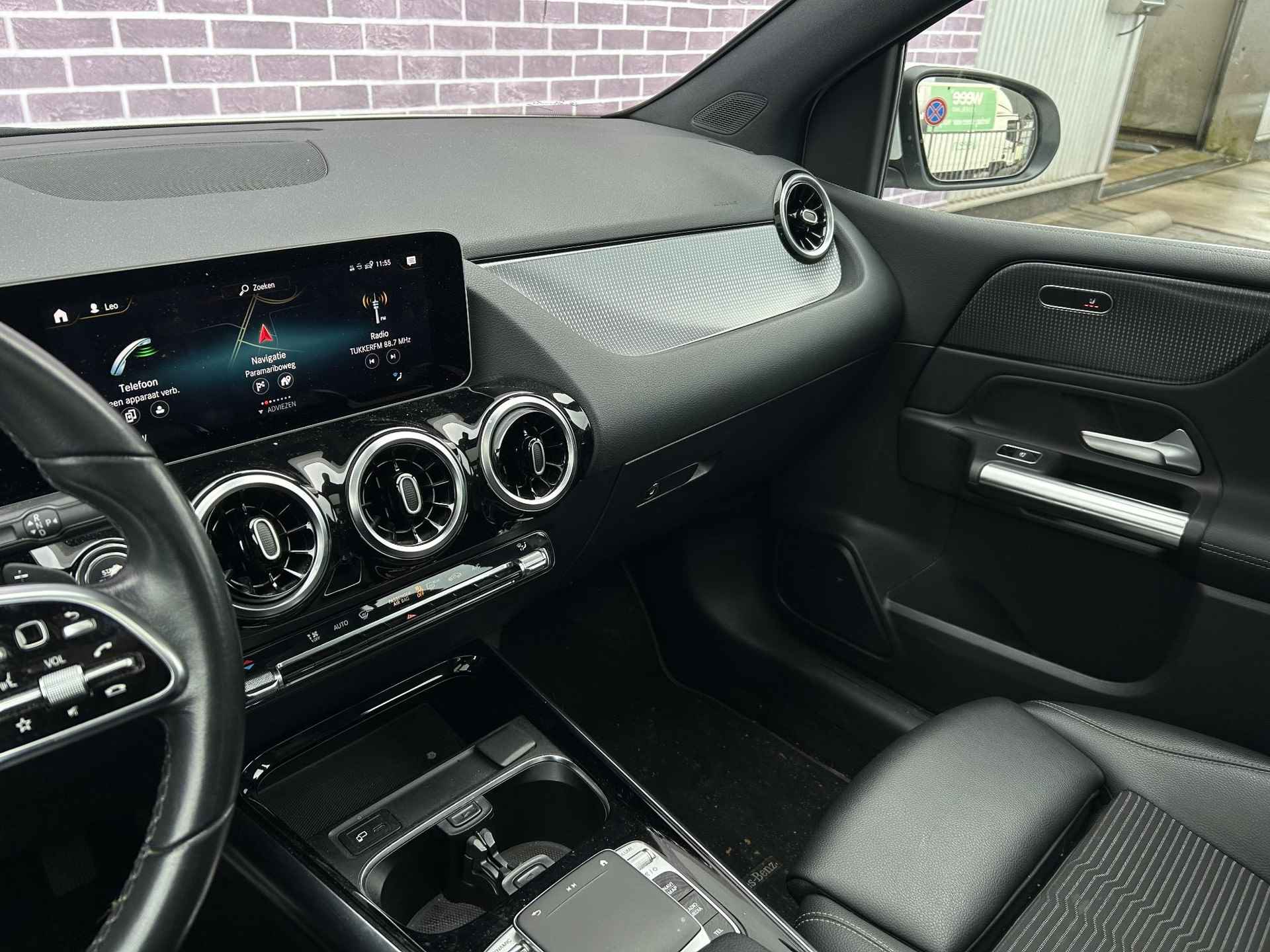 Mercedes-Benz B-klasse 250 Premium | Pano | Leder | Navi | Parkeersensoren | Stoelverwarming | Camera | Cruise Control | Climate Control - 29/44