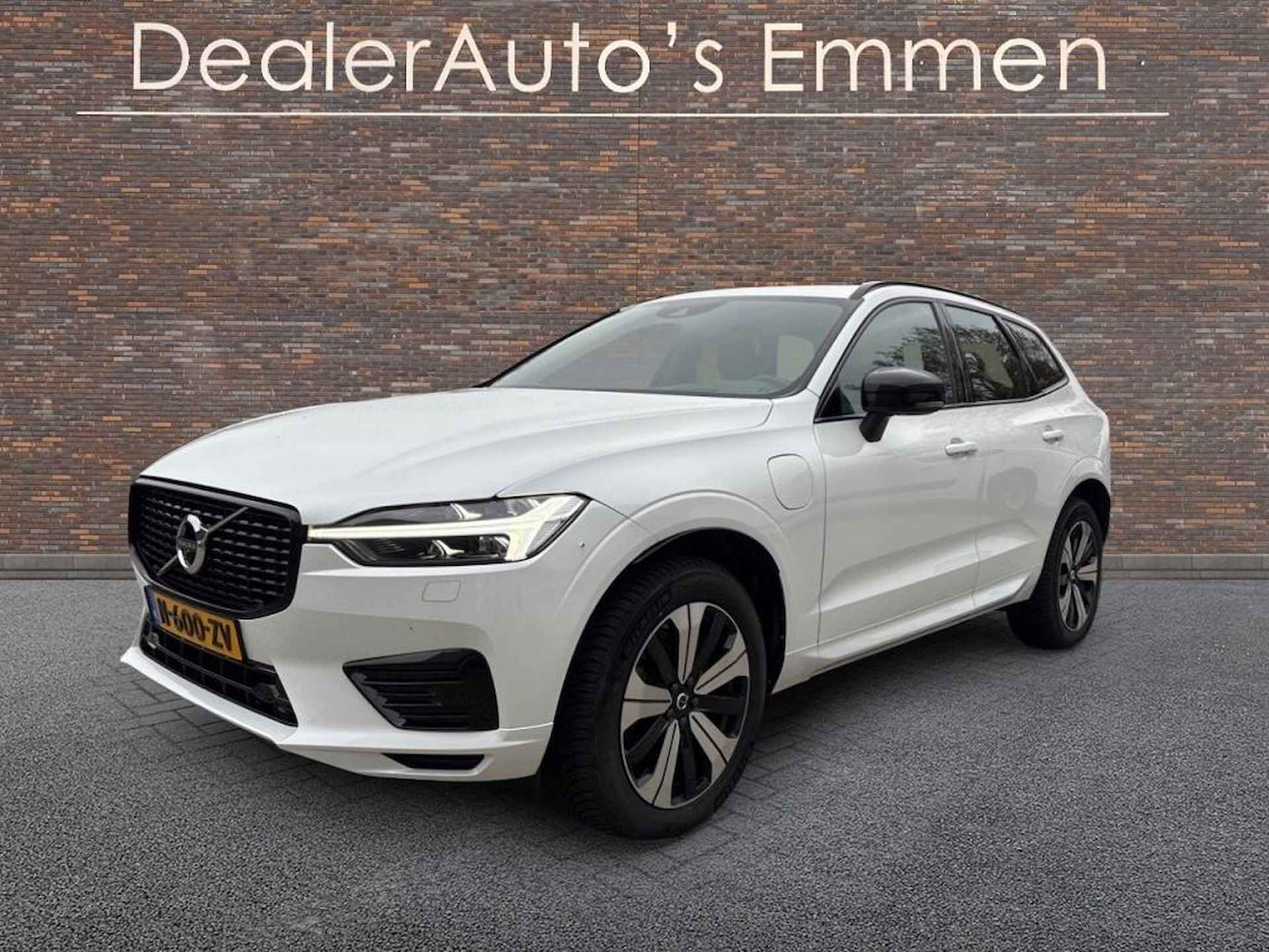 Volvo XC60 2.0 T8 INSCRIPTION PANODAK LEDER SPORTSTOELEN LED NAVI - 2/14