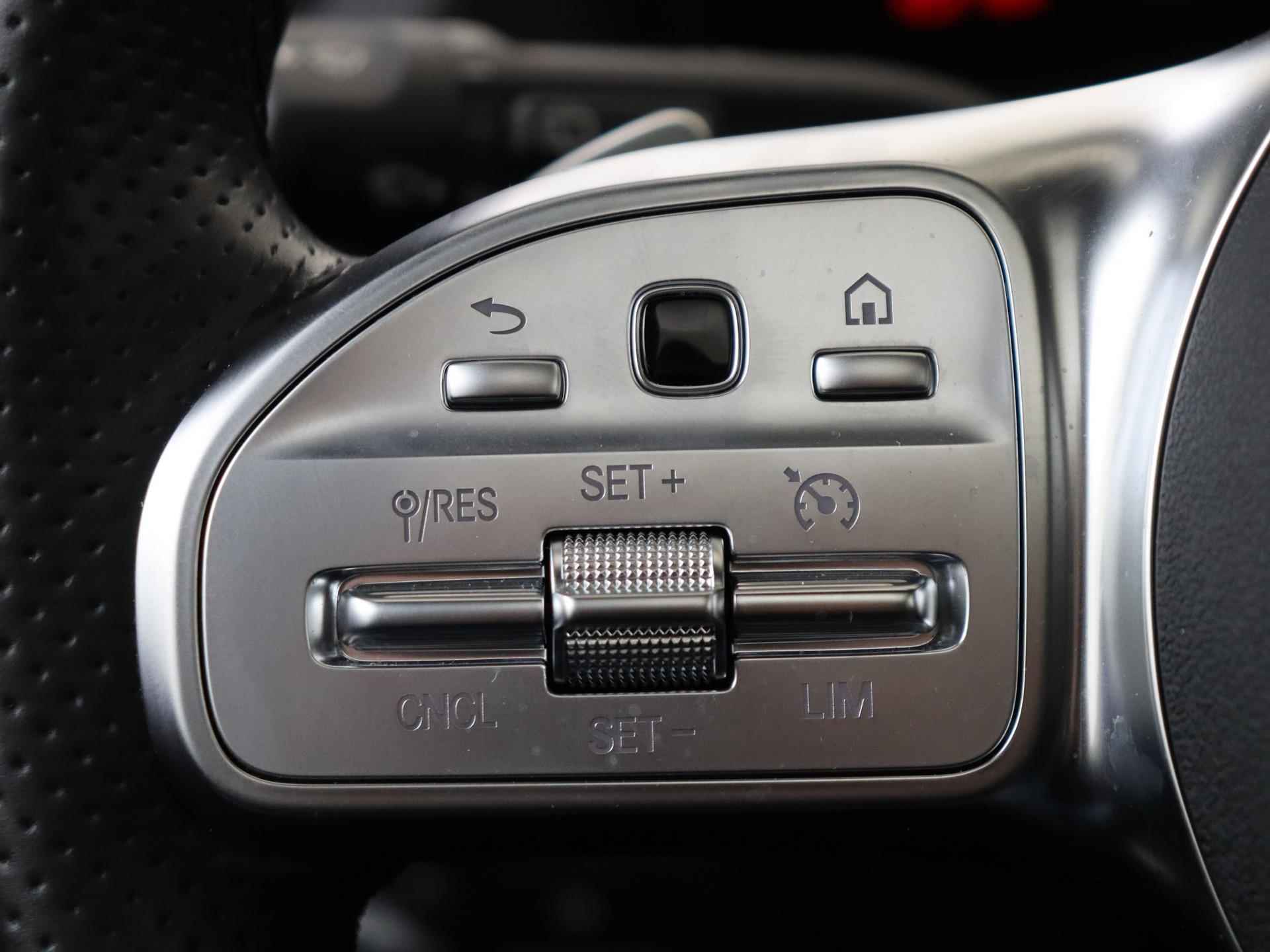 Mercedes-Benz GLA-klasse 250 e AMG Line /Panoramadak / Night pakket/ 20 Inch/ 360 Camera/ Leder - 16/35