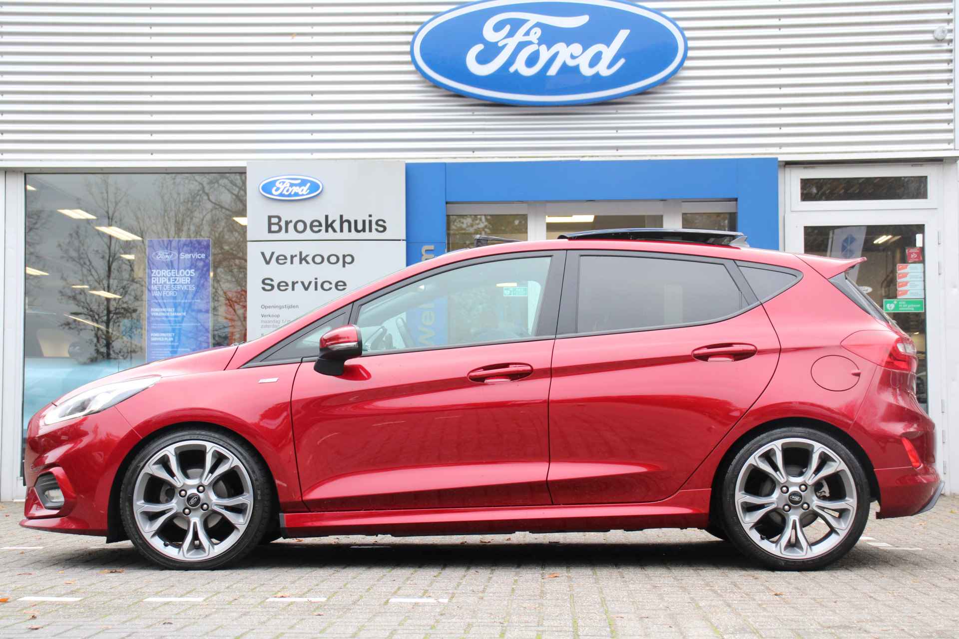 Ford Fiesta 1.0EB ST-LINE AUTOMAAT | PANODAK | CAMERA | STOEL + STUURVERWARMING | DEALER OH! | CLIMA | PARKEERSENSOREN | NAVI | PERFECTE STA - 2/38