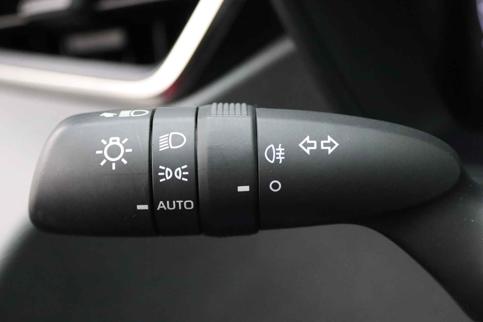 Toyota Corolla Touring Sports 1.8 Hybrid Comfort Climate, ACC, Bluetooth, Elektrisch Pakket, Trekhaak - 27/40