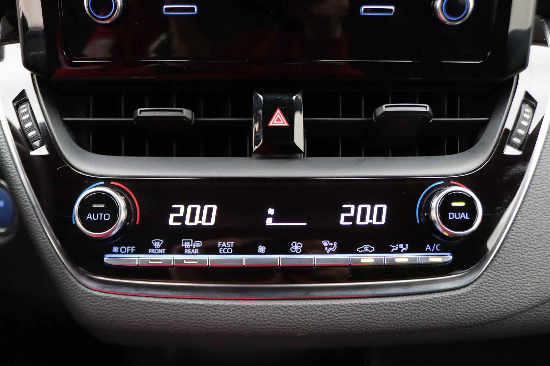 Toyota Corolla Touring Sports 1.8 Hybrid Comfort Climate, ACC, Bluetooth, Elektrisch Pakket, Trekhaak - 34/40