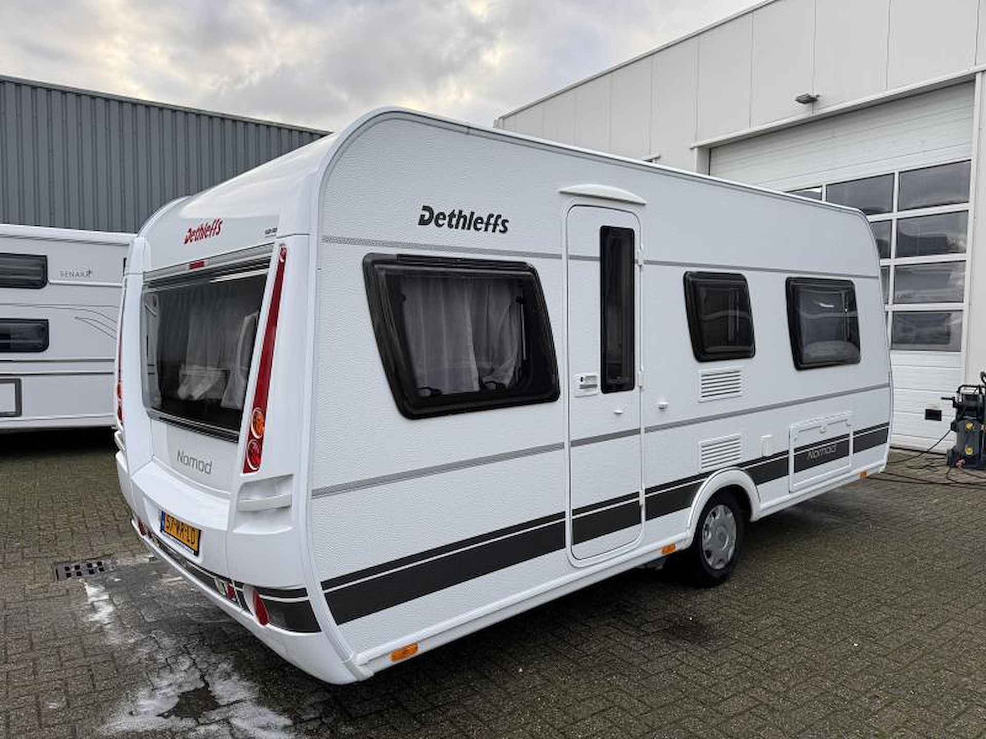 Dethleffs Nomad 470 ER met 2 aparte bedden - 3/15