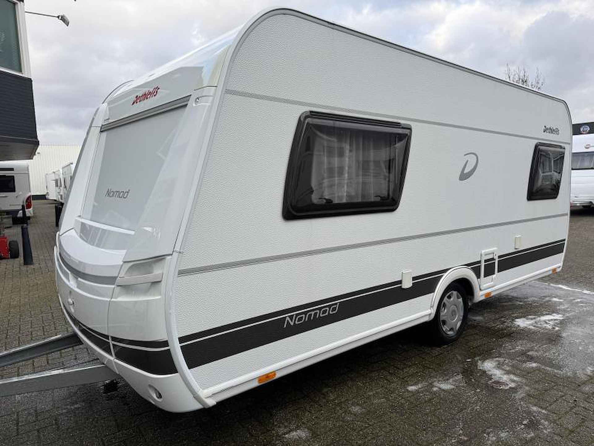 Dethleffs Nomad 470 ER met 2 aparte bedden - 5/15