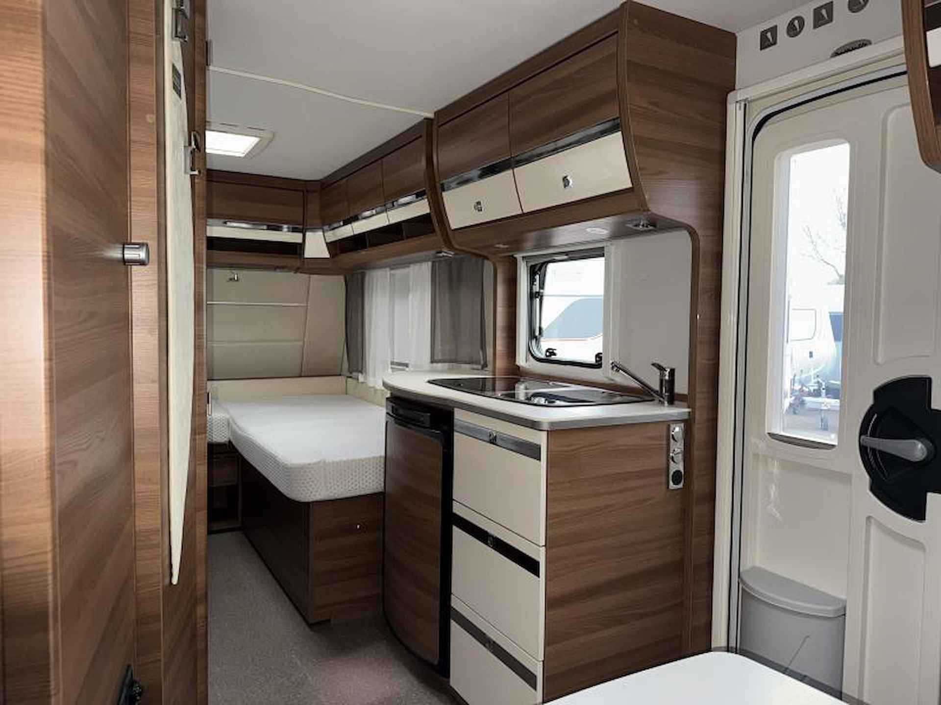 Dethleffs Nomad 470 ER met 2 aparte bedden - 7/15