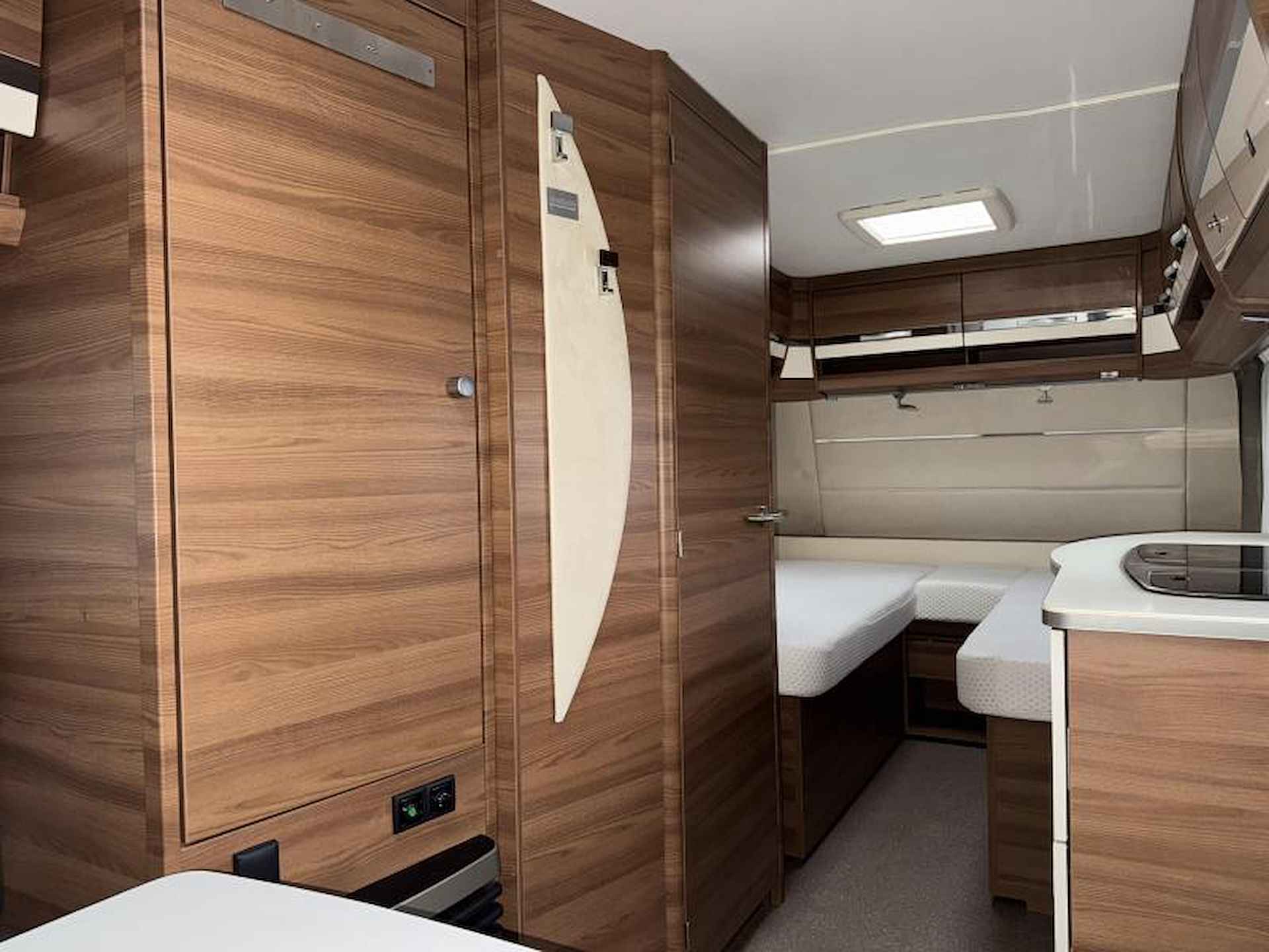 Dethleffs Nomad 470 ER met 2 aparte bedden - 8/15