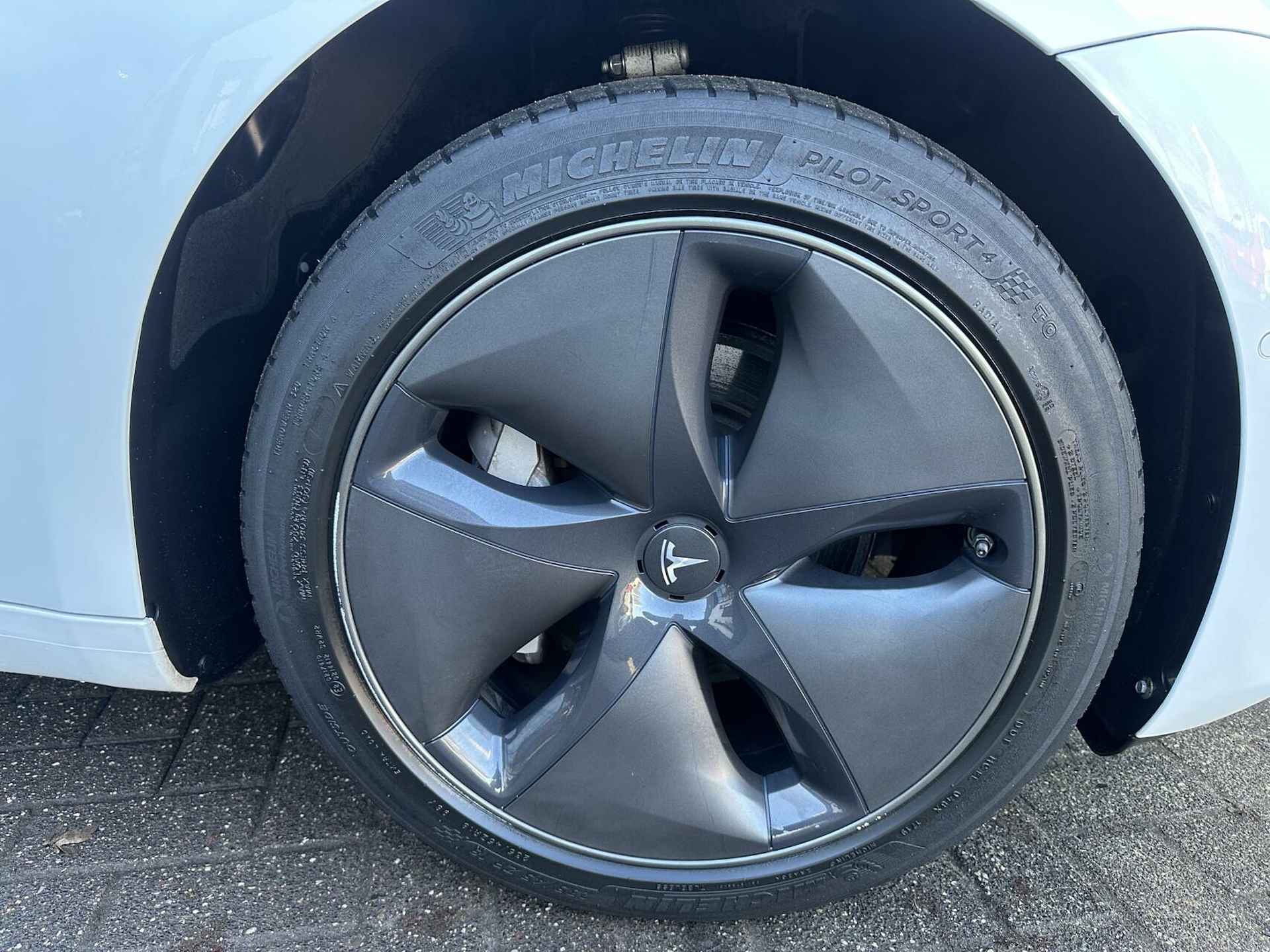 Tesla Model 3 Standard RWD Plus 60 kWh 1000 kg TREKH. *ALL-IN PRIJS* - 5/24