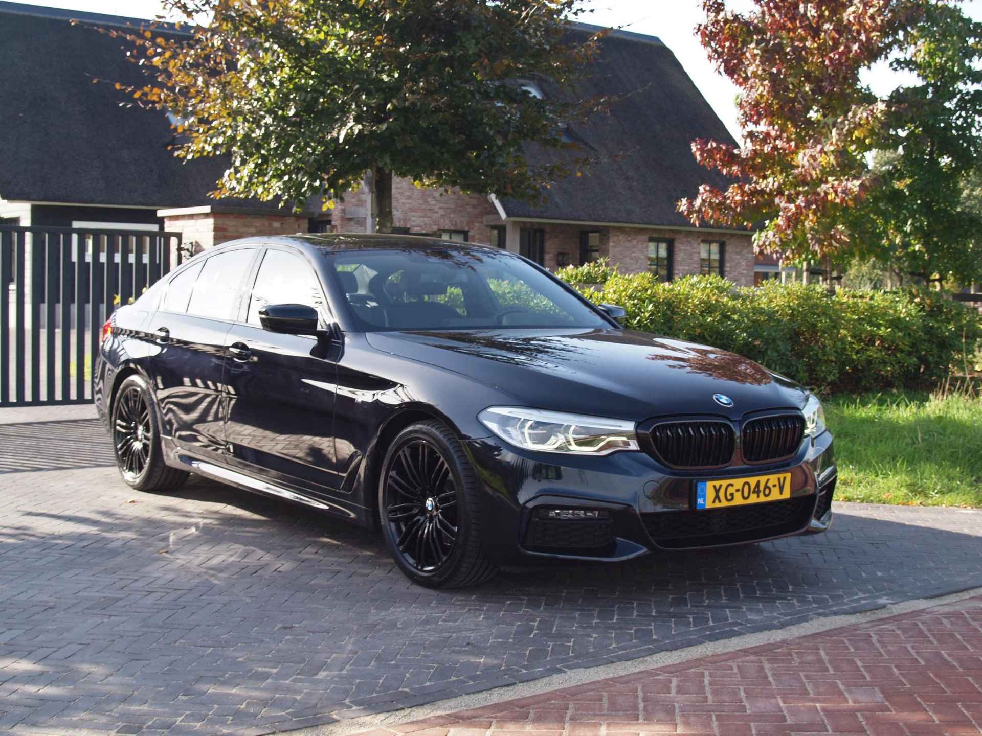 BMW 5-serie 520i High Executive | M-Pakket | Schuifdak | Camera | Dealer Onderhouden | - 4/38