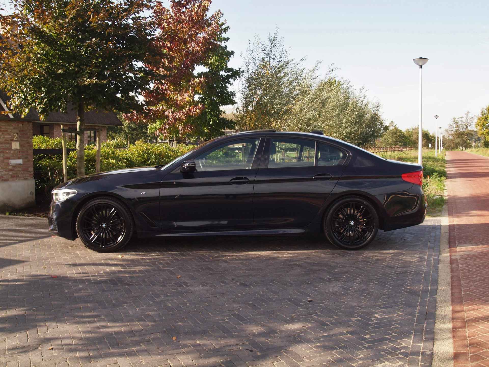 BMW 5-serie 520i High Executive | M-Pakket | Schuifdak | Camera | Dealer Onderhouden | - 7/38