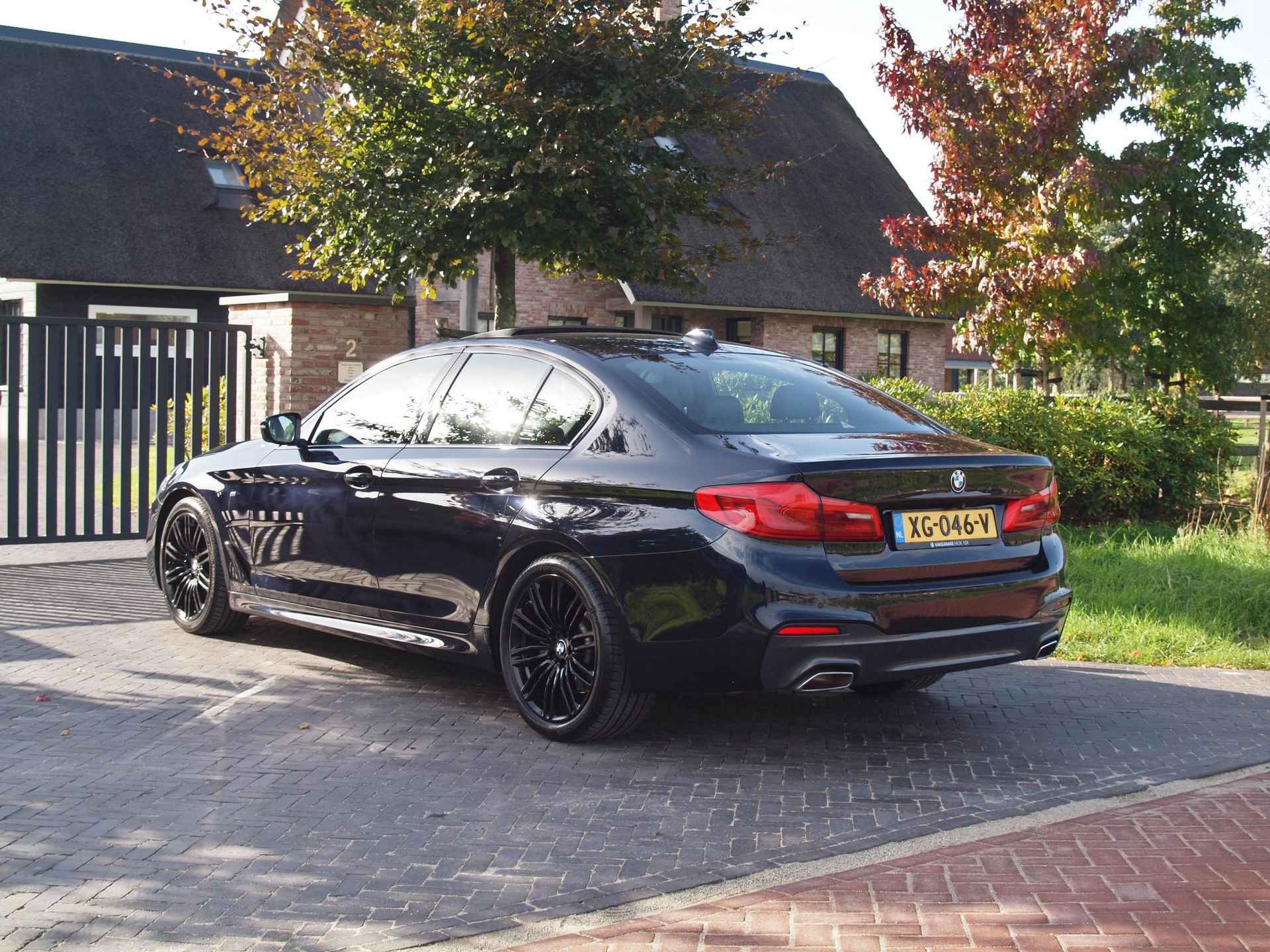 BMW 5-serie 520i High Executive | M-Pakket | Schuifdak | Camera | Dealer Onderhouden | - 8/38