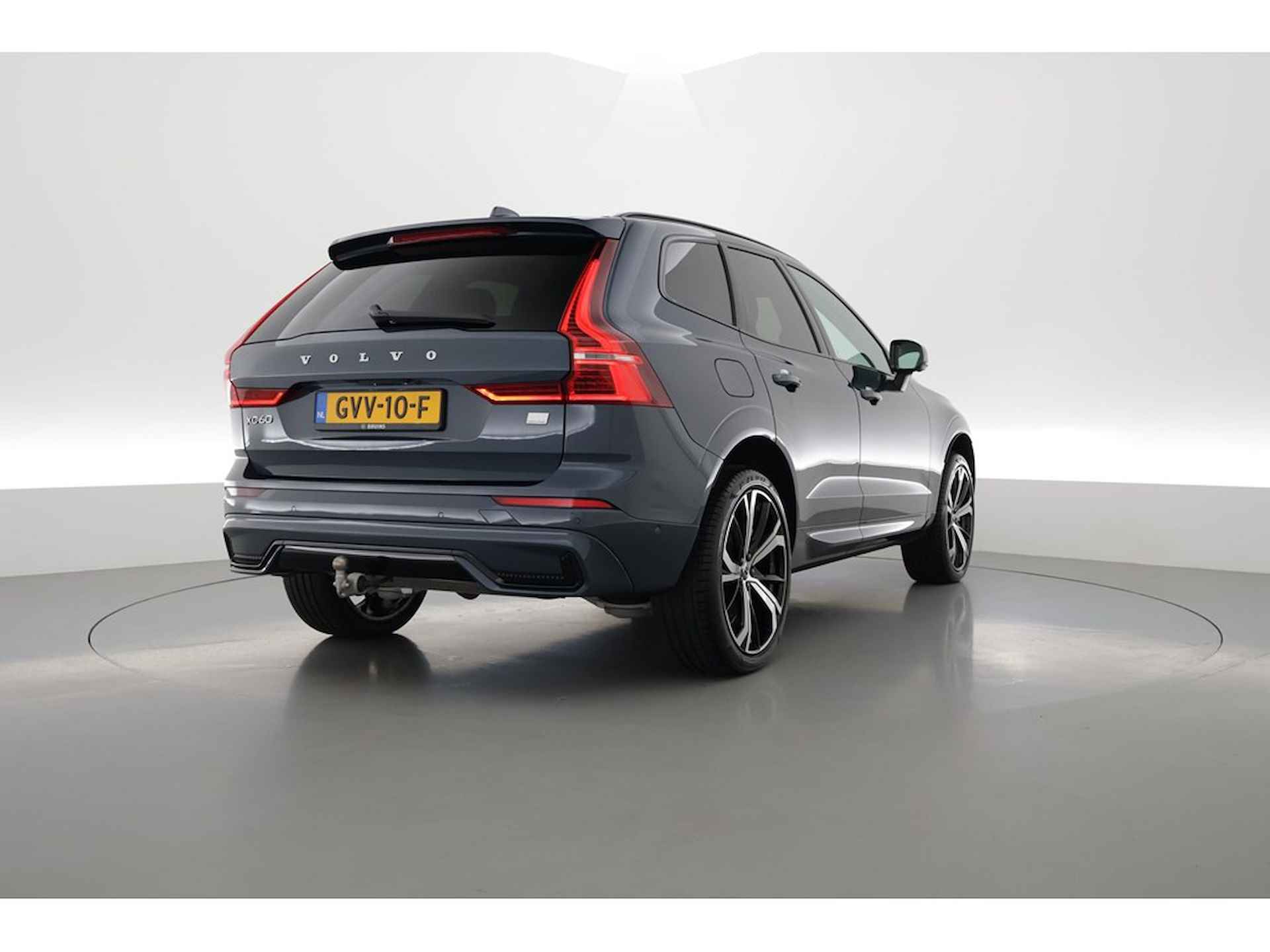 Volvo XC60 2.0 360PK T6 Plug-in hybrid AWD Plus Dark, Luchtvering, Trekhaak, Pano-dak H&K audio, 360 camera - 5/36