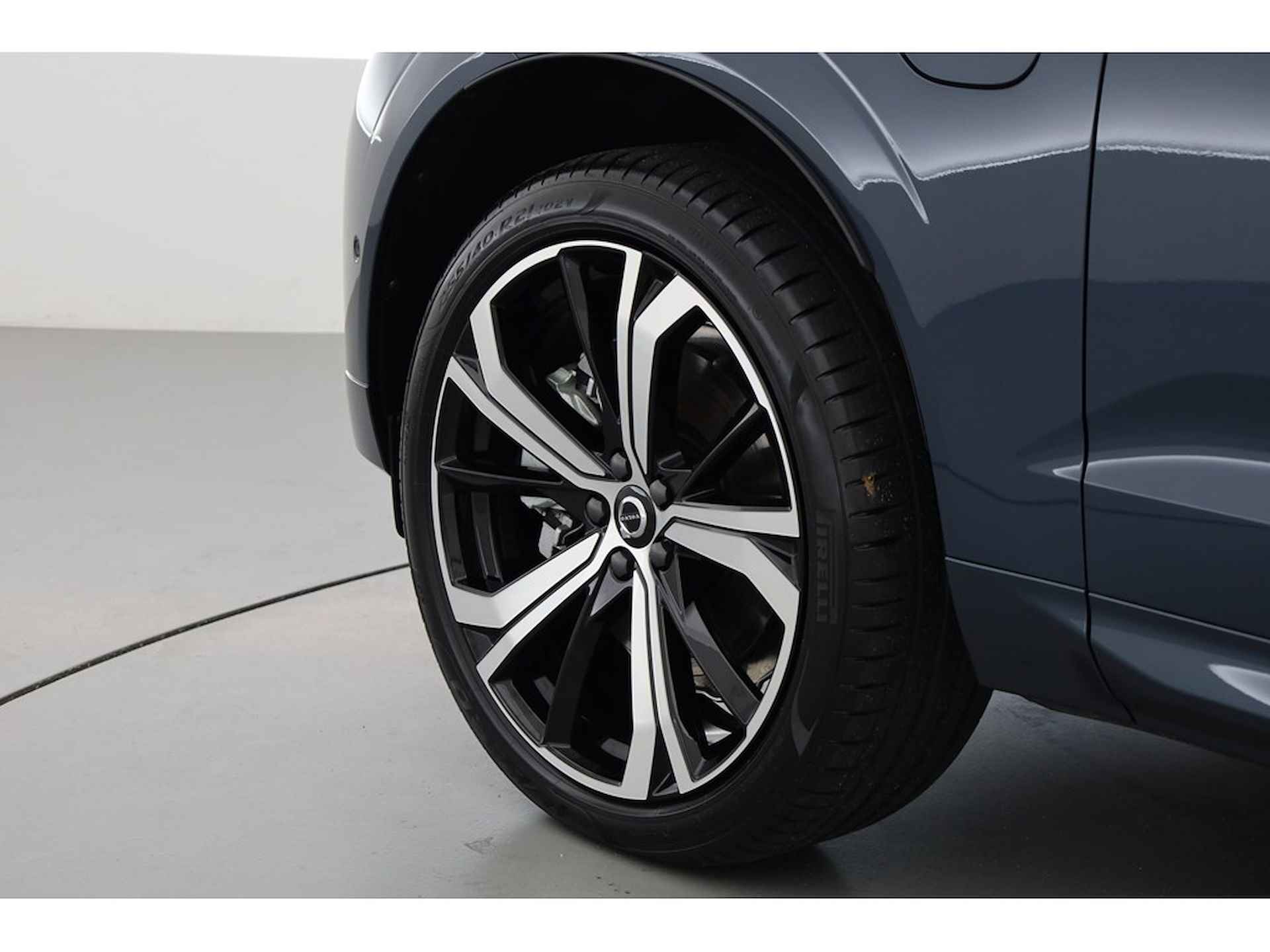 Volvo XC60 2.0 360PK T6 Plug-in hybrid AWD Plus Dark, Luchtvering, Trekhaak, Pano-dak H&K audio, 360 camera - 6/36