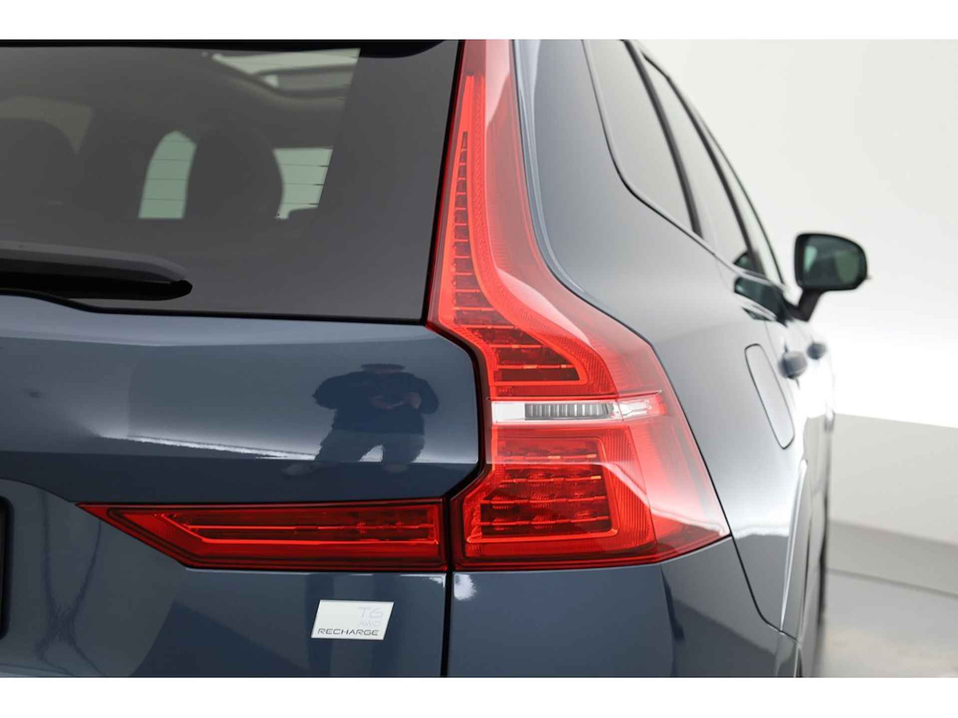 Volvo XC60 2.0 360PK T6 Plug-in hybrid AWD Plus Dark, Luchtvering, Trekhaak, Pano-dak H&K audio, 360 camera - 30/36