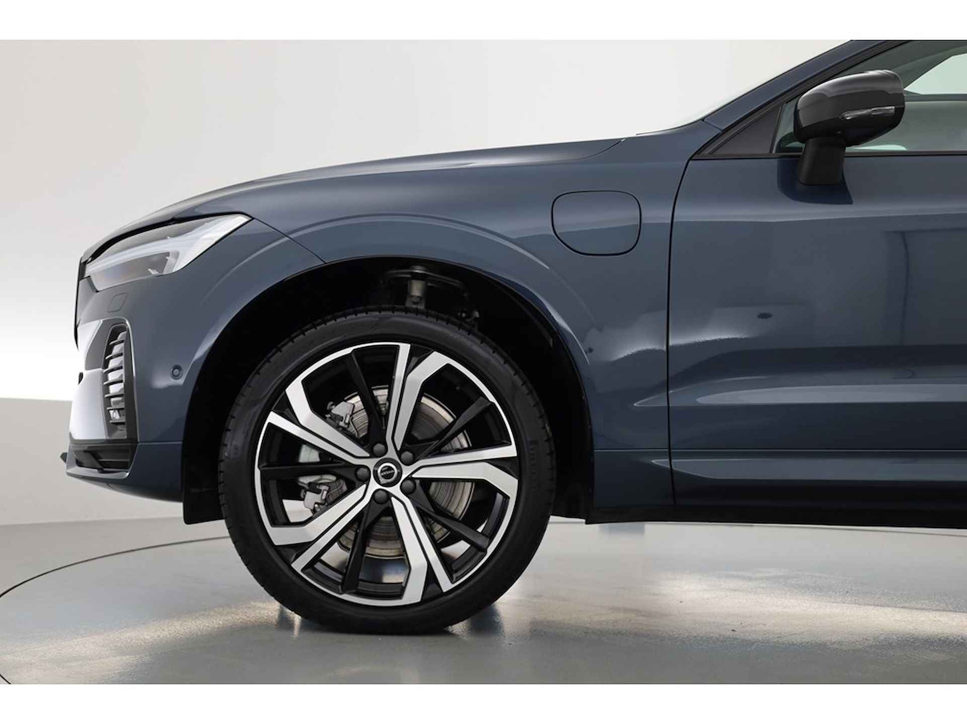 Volvo XC60 2.0 360PK T6 Plug-in hybrid AWD Plus Dark, Luchtvering, Trekhaak, Pano-dak H&K audio, 360 camera - 35/36