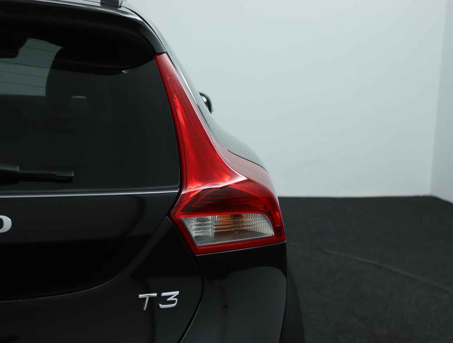 Volvo V40 Cross Country 1.5 T3 Polar+ Luxury | Trekhaak | Leder | Stoelverwarming | Panoramadak | Achteruitrijcamera | OnCall - 39/54