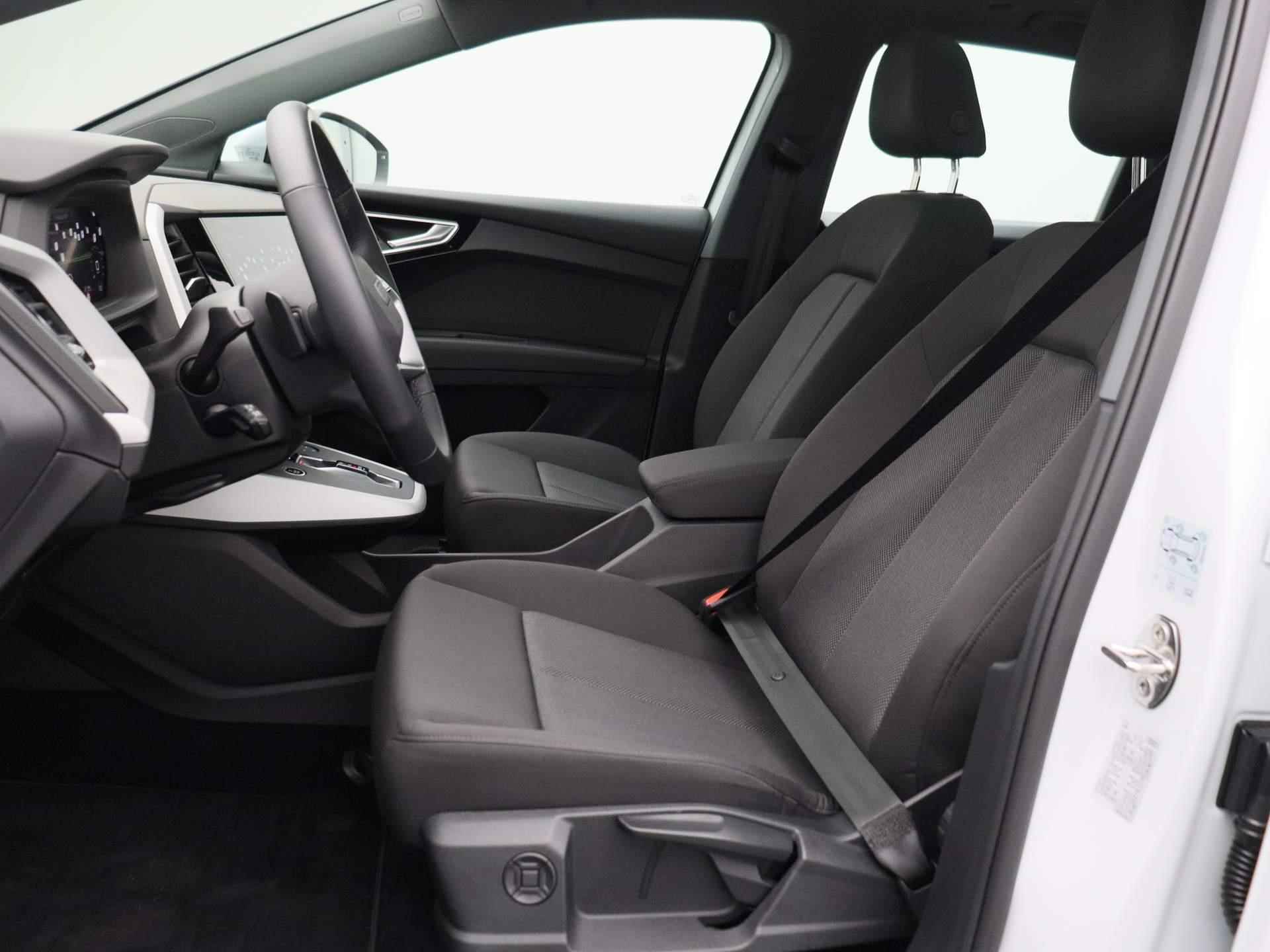 Audi Q4 e-tron 40 edition 82kWh 204 PK | Automaat | Navigatie | Camera | Panoramadak | Adaptive Cruise Control | Climate Control | Stoelverwarming | Parkeersensoren | Virtual Cockpit | LED | Lichtmetalen velgen | - 12/43