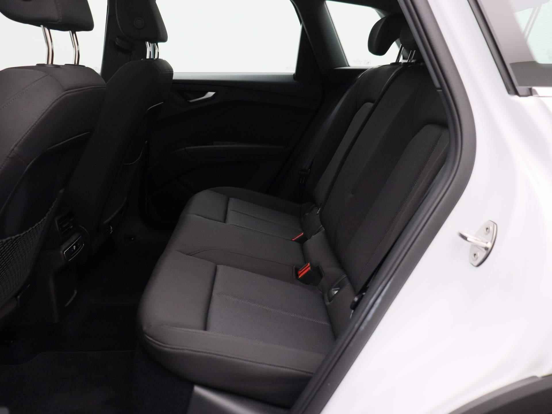 Audi Q4 e-tron 40 edition 82kWh 204 PK | Automaat | Navigatie | Camera | Panoramadak | Adaptive Cruise Control | Climate Control | Stoelverwarming | Parkeersensoren | Virtual Cockpit | LED | Lichtmetalen velgen | - 13/43