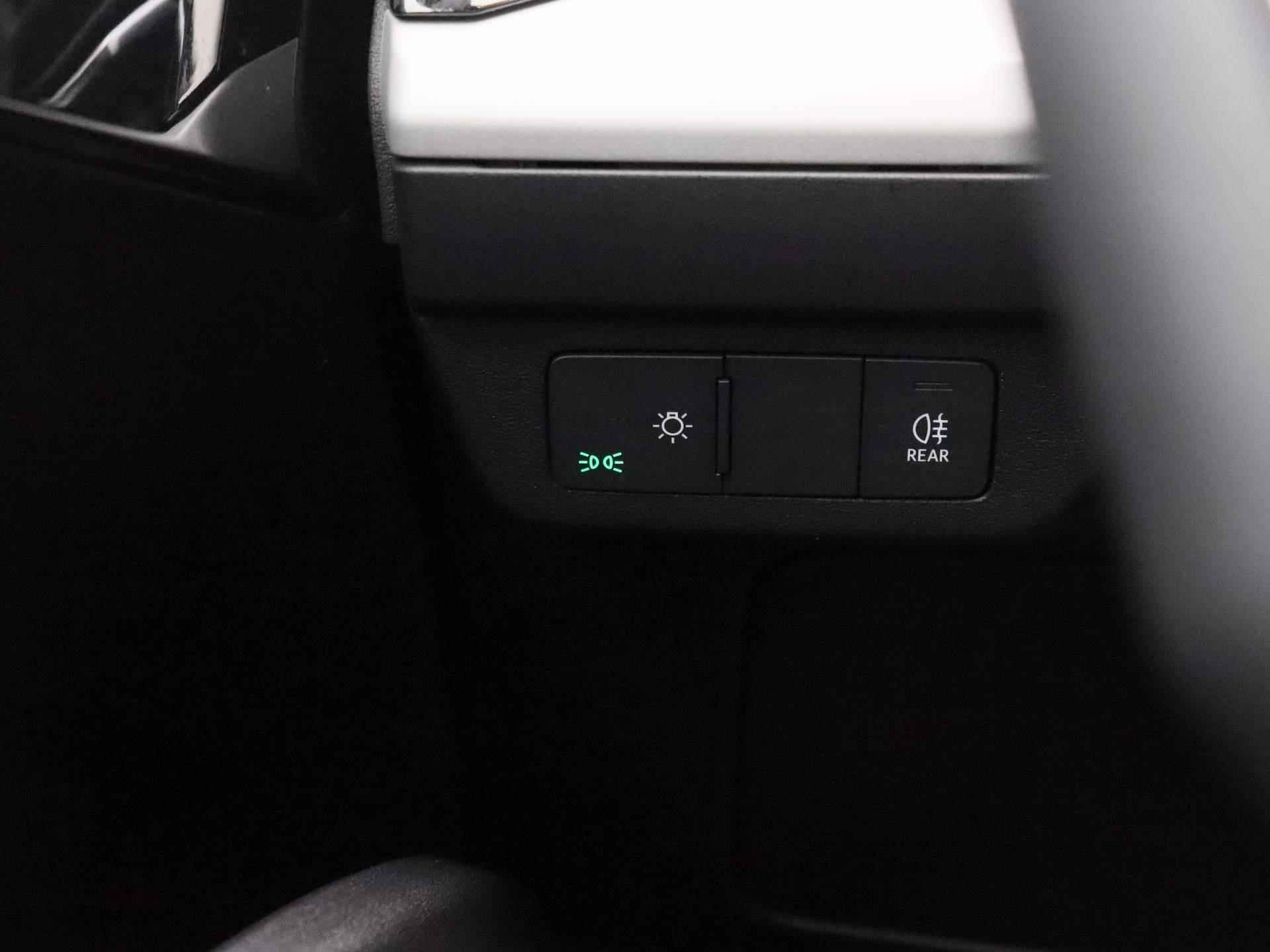 Audi Q4 e-tron 40 edition 82kWh 204 PK | Automaat | Navigatie | Camera | Panoramadak | Adaptive Cruise Control | Climate Control | Stoelverwarming | Parkeersensoren | Virtual Cockpit | LED | Lichtmetalen velgen | - 26/43