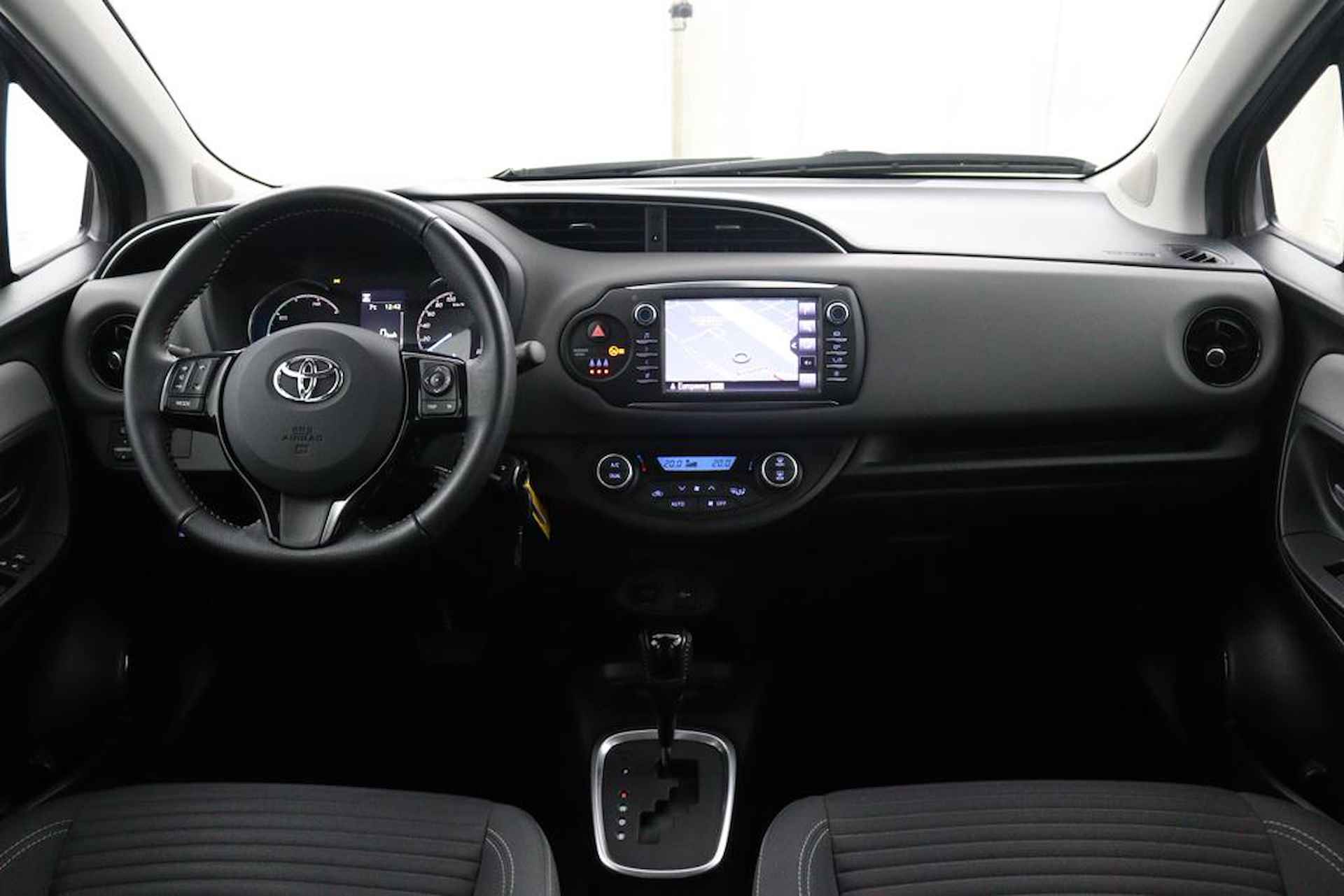 Toyota Yaris 1.5 Hybrid Active | Trekhaak | Navigatie | Achteruitrijcamera | Cruise Control | - 10/45