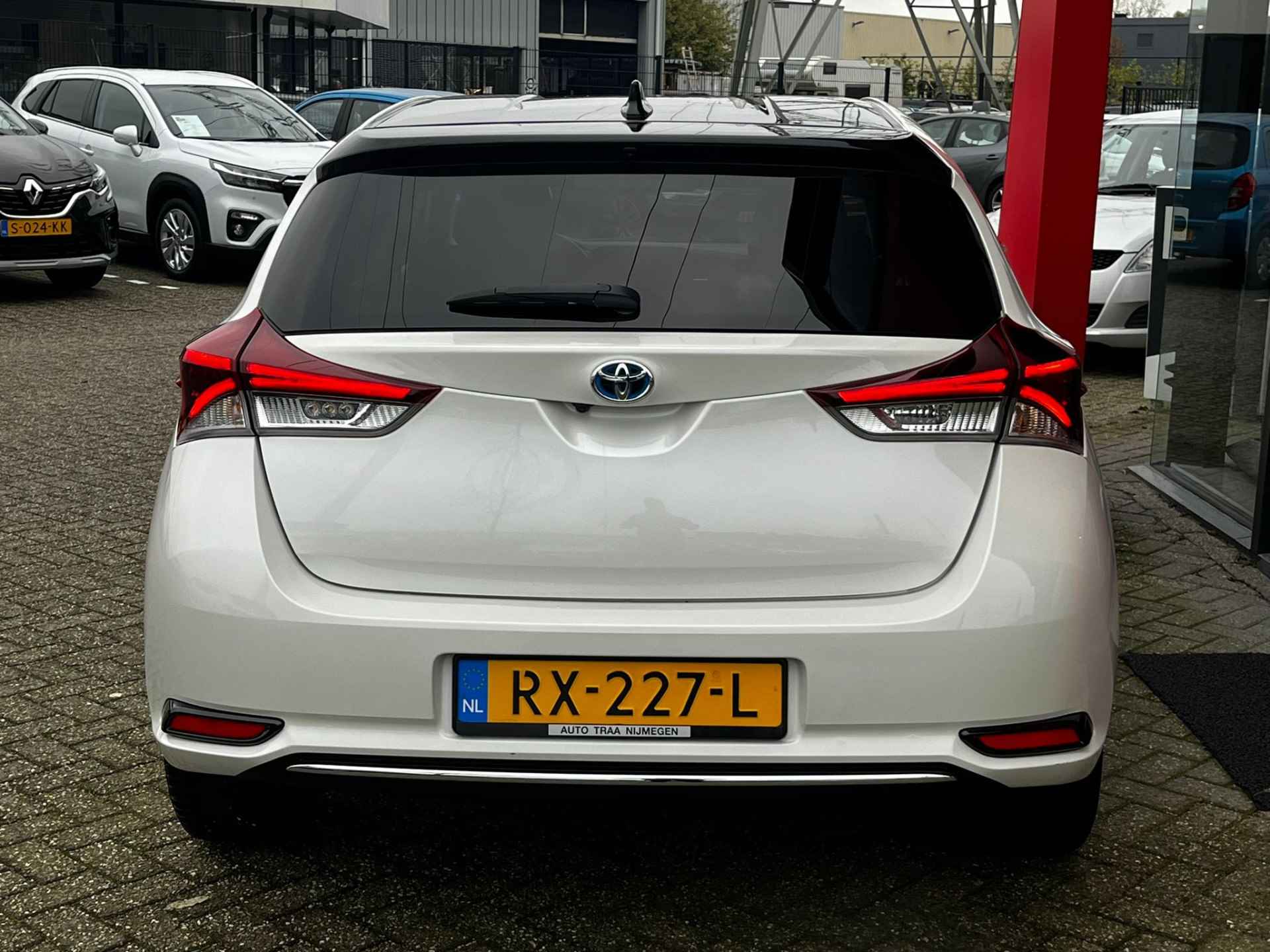 Toyota Auris 1.8 Hybrid Black Edition / CAMERA / NAVIGATIE / - 4/19