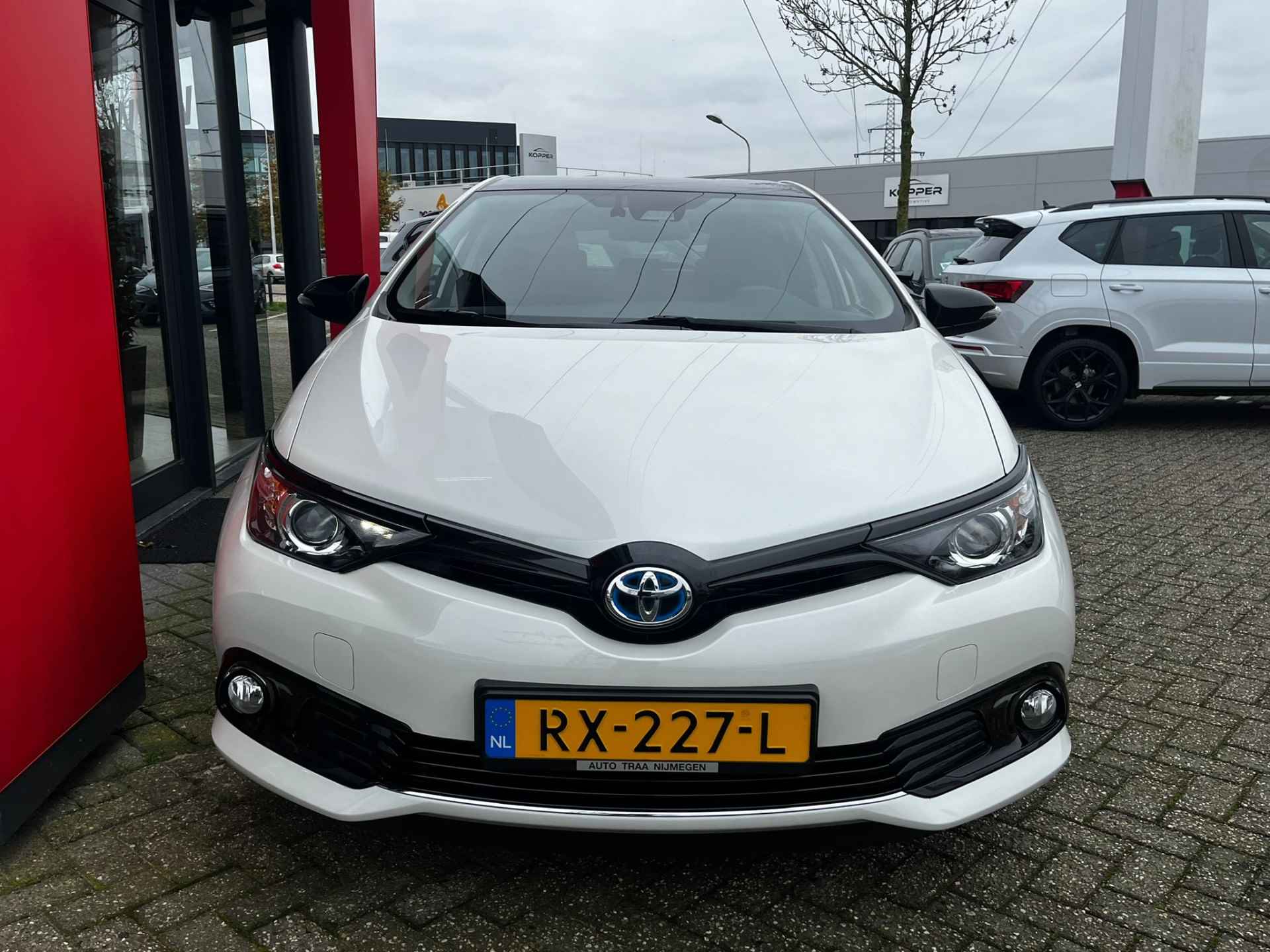 Toyota Auris 1.8 Hybrid Black Edition / CAMERA / NAVIGATIE / - 19/19