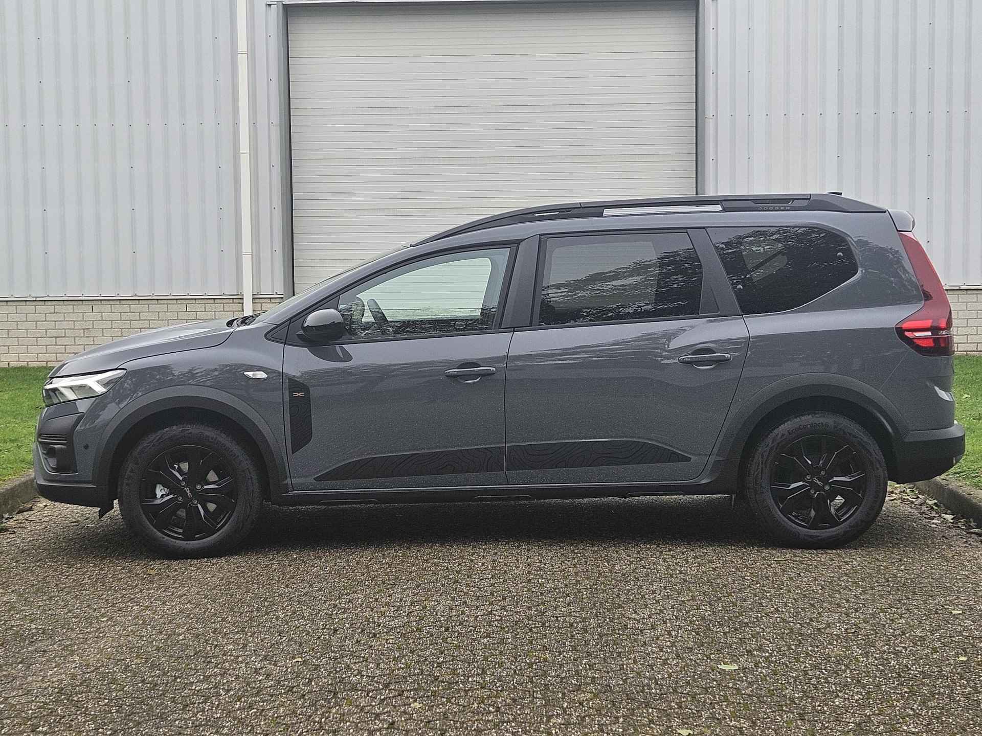 Dacia Jogger Hybrid Automaat Extreme 7pers. / Demo / Levertijd I.O. / Betreft Black edition / - 11/43