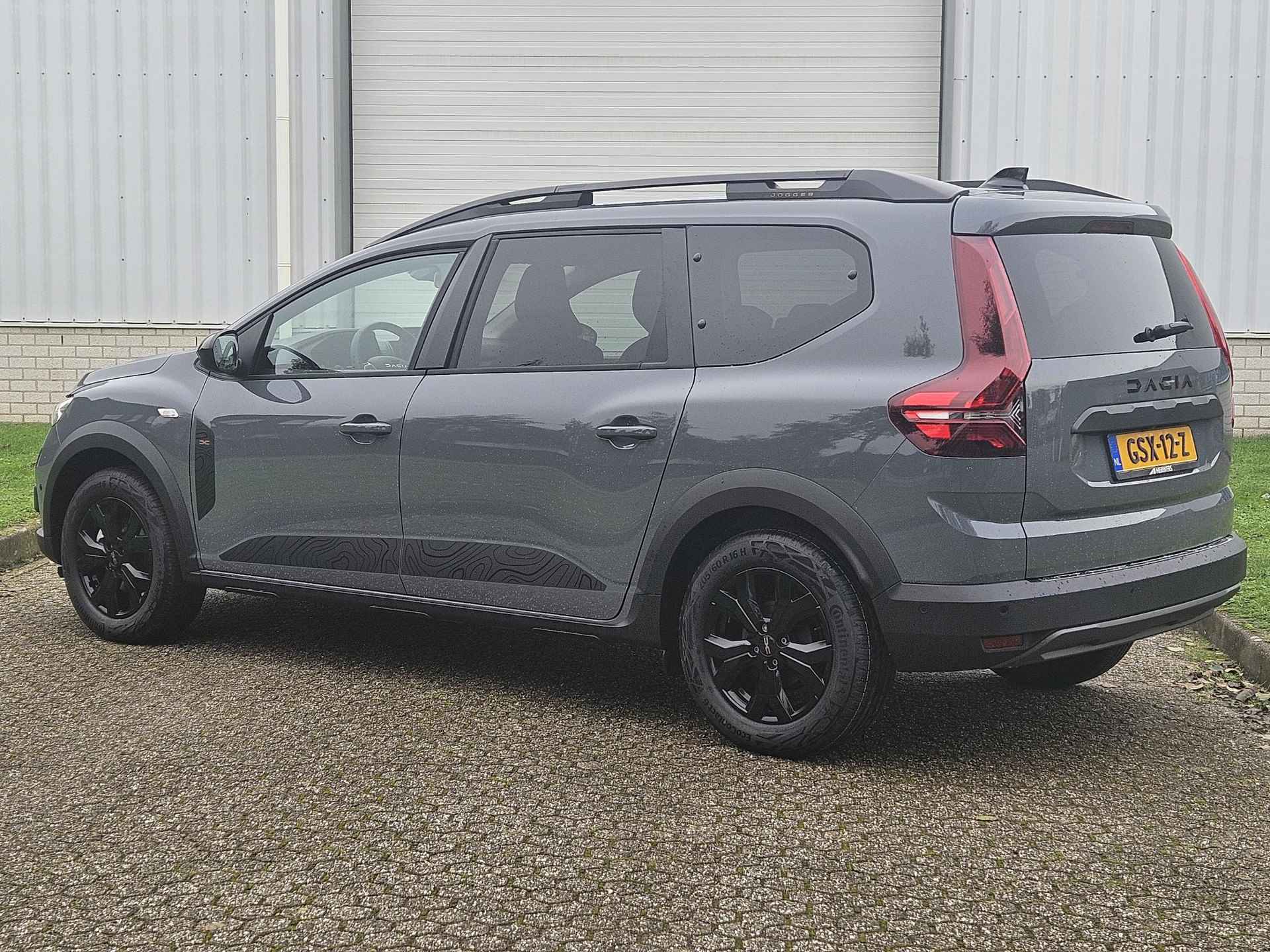 Dacia Jogger Hybrid Automaat Extreme 7pers. / Demo / Levertijd I.O. / Betreft Black edition / - 17/43