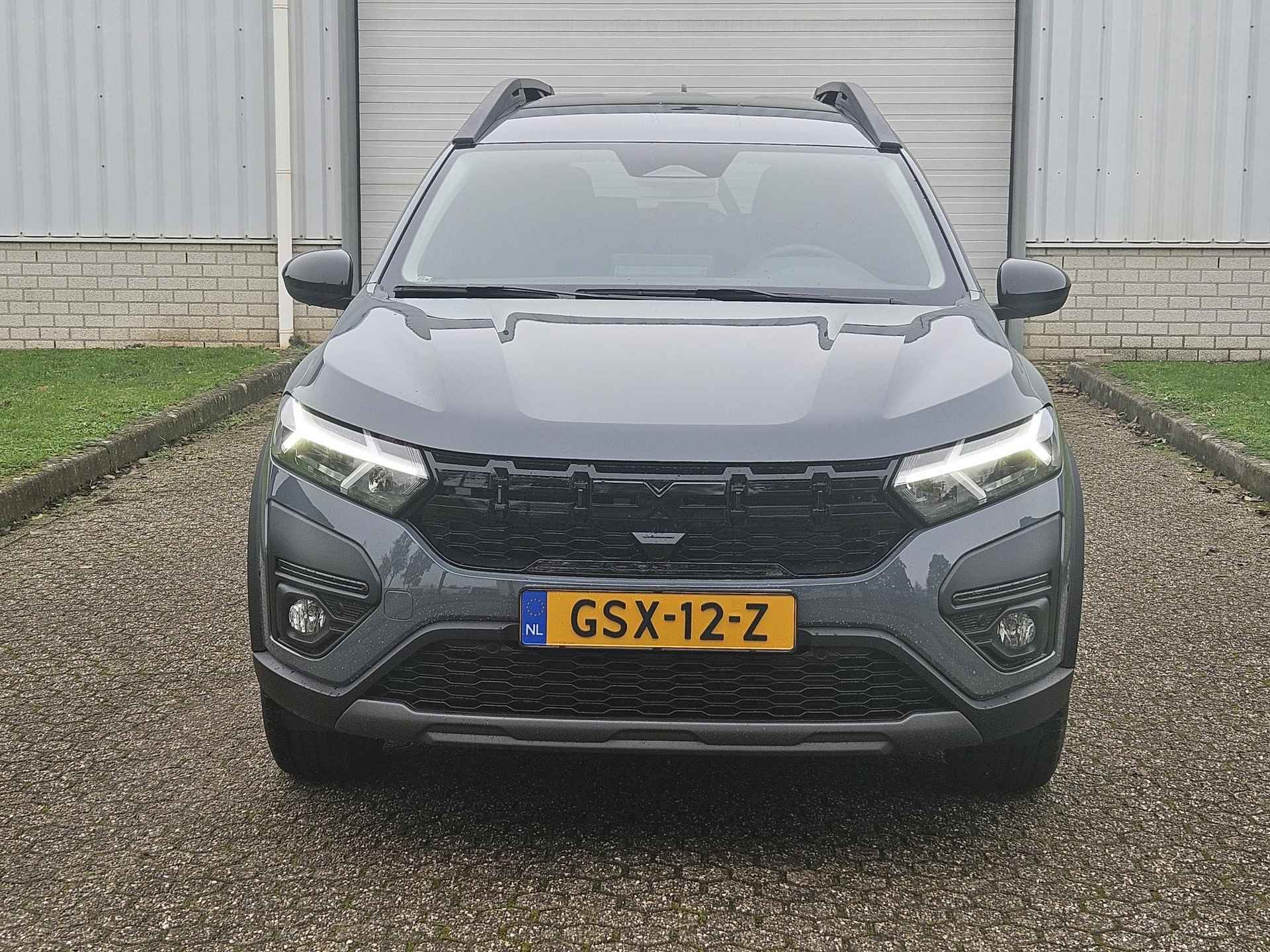 Dacia Jogger Hybrid Automaat Extreme 7pers. / Demo / Levertijd I.O. / Betreft Black edition / - 25/43